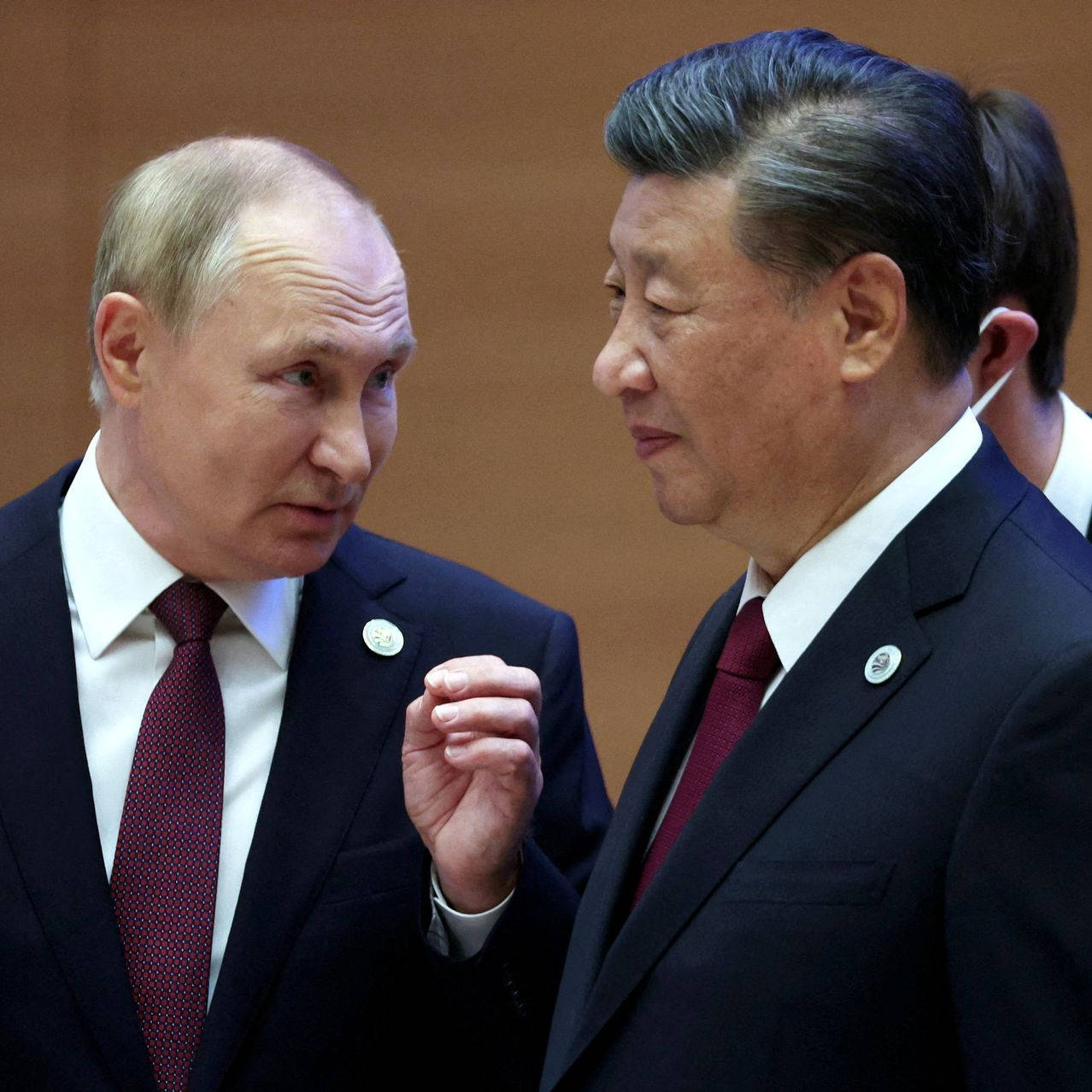 Vladimir Putin Talking To Xi Jinping Wallpaper