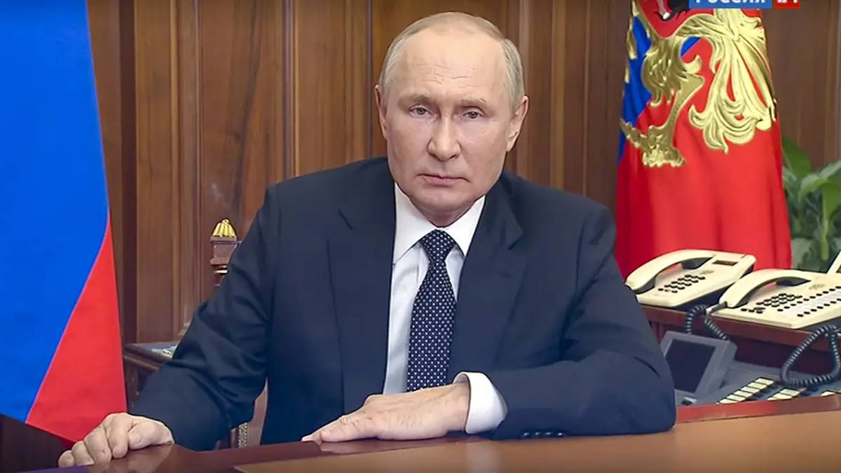 Vladimir Putin With Arm On Table Wallpaper