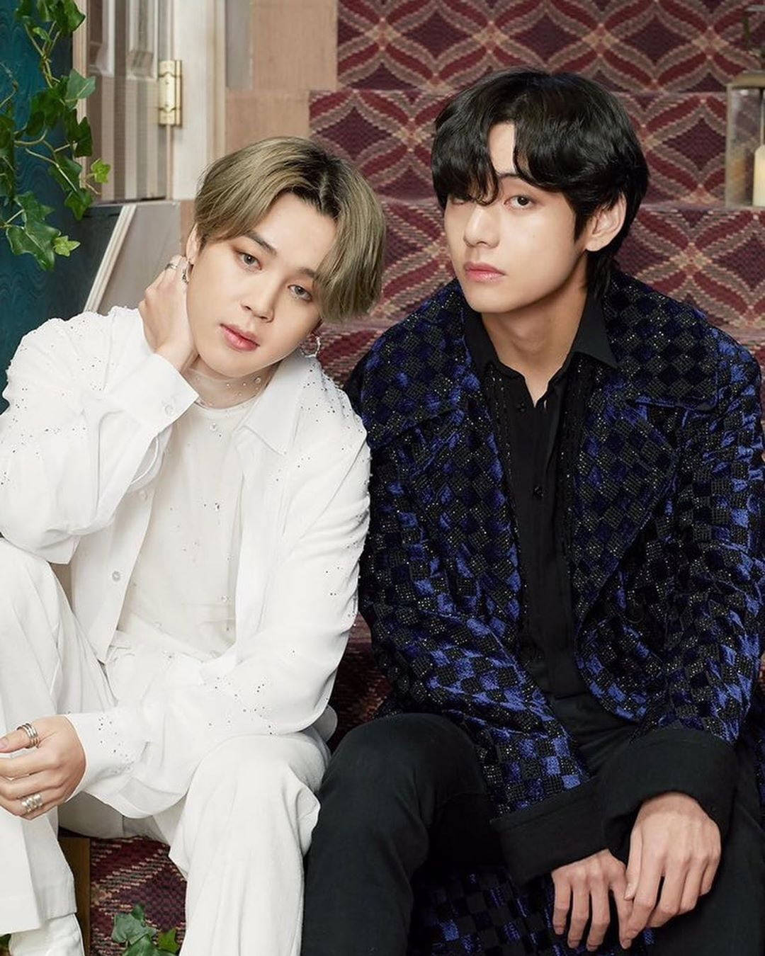 Vmin Contrasting Colors Background
