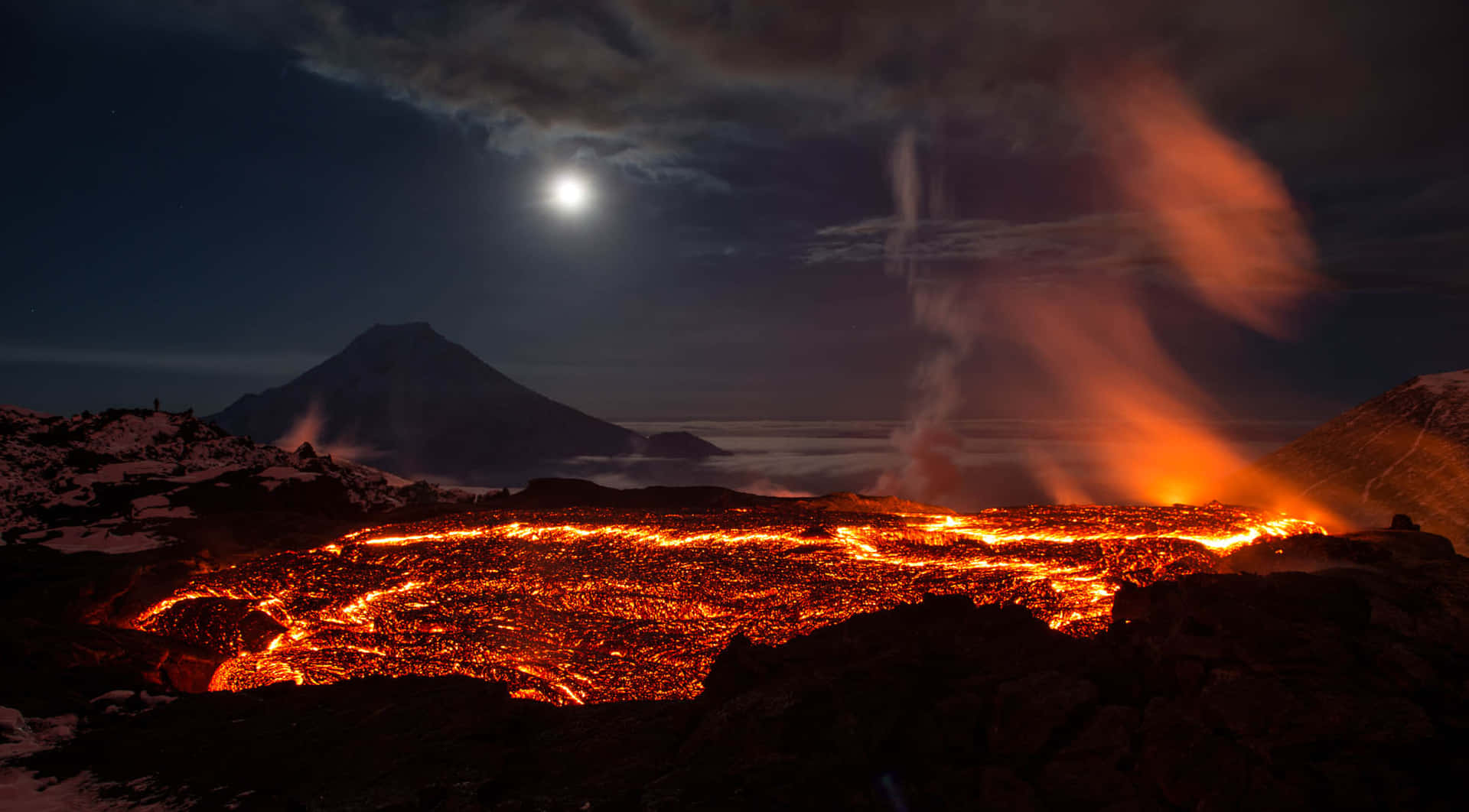 Utbrottav Röd Lava Från En Aktiv Vulkan