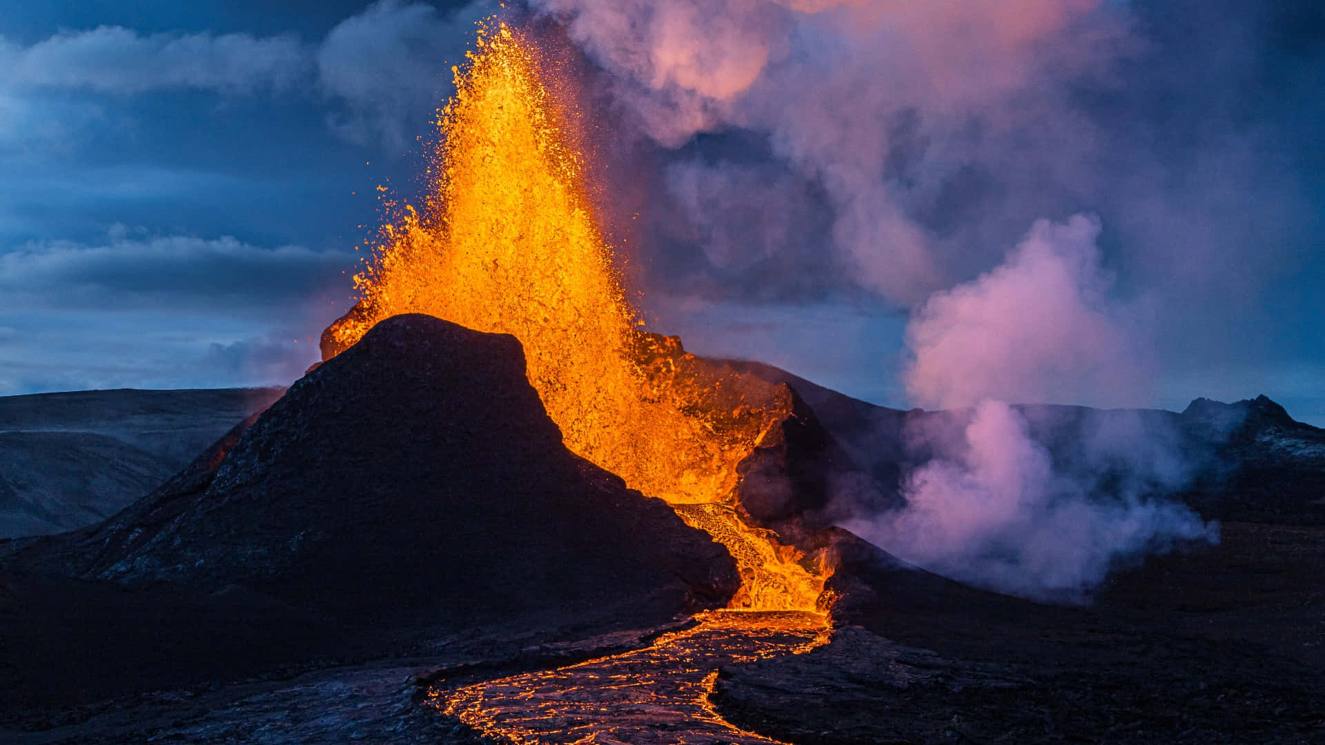 Enimponerende Udsigt Over En Malerisk Vulkan.