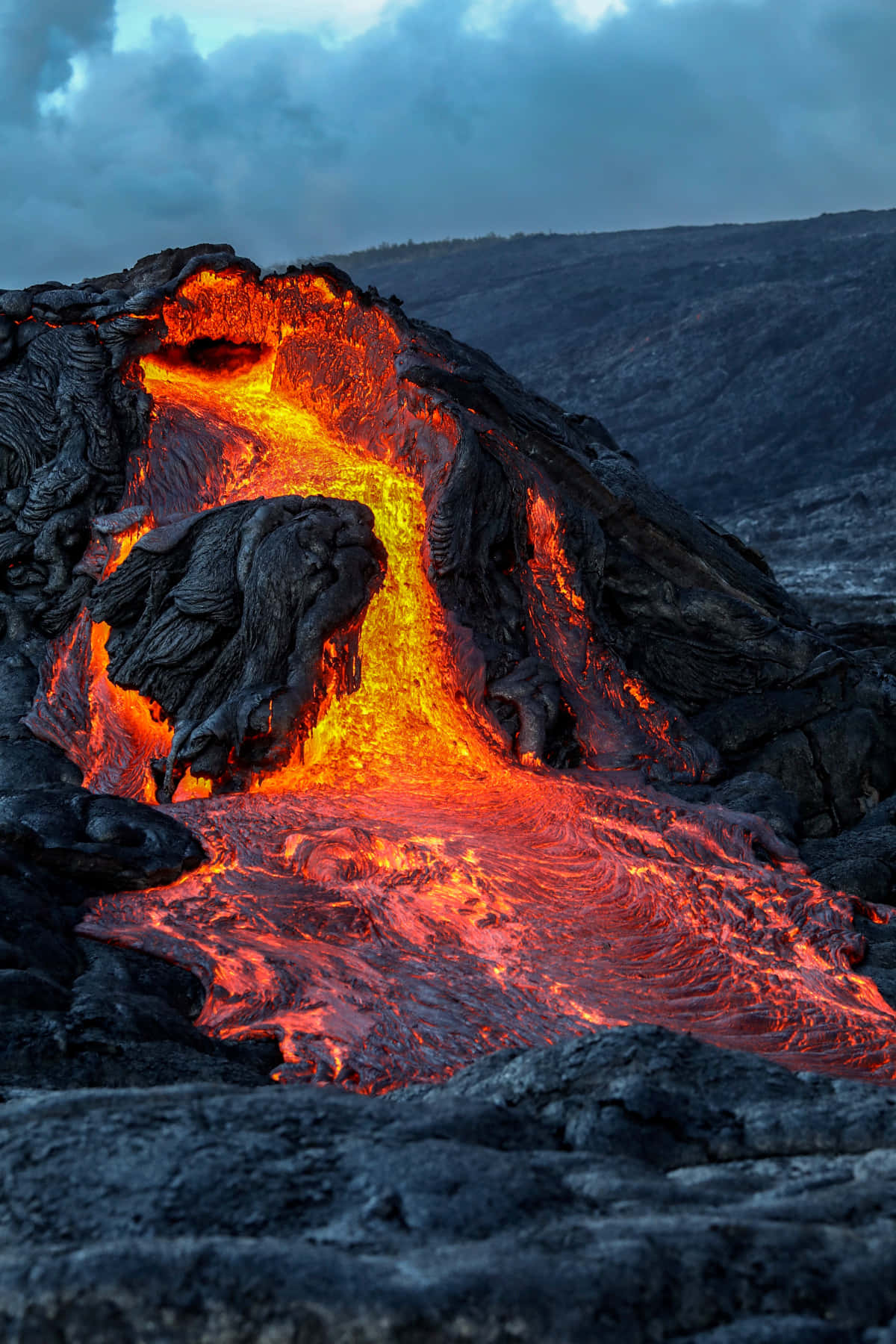 Enerupterande Vulkan I All Sin Prakt