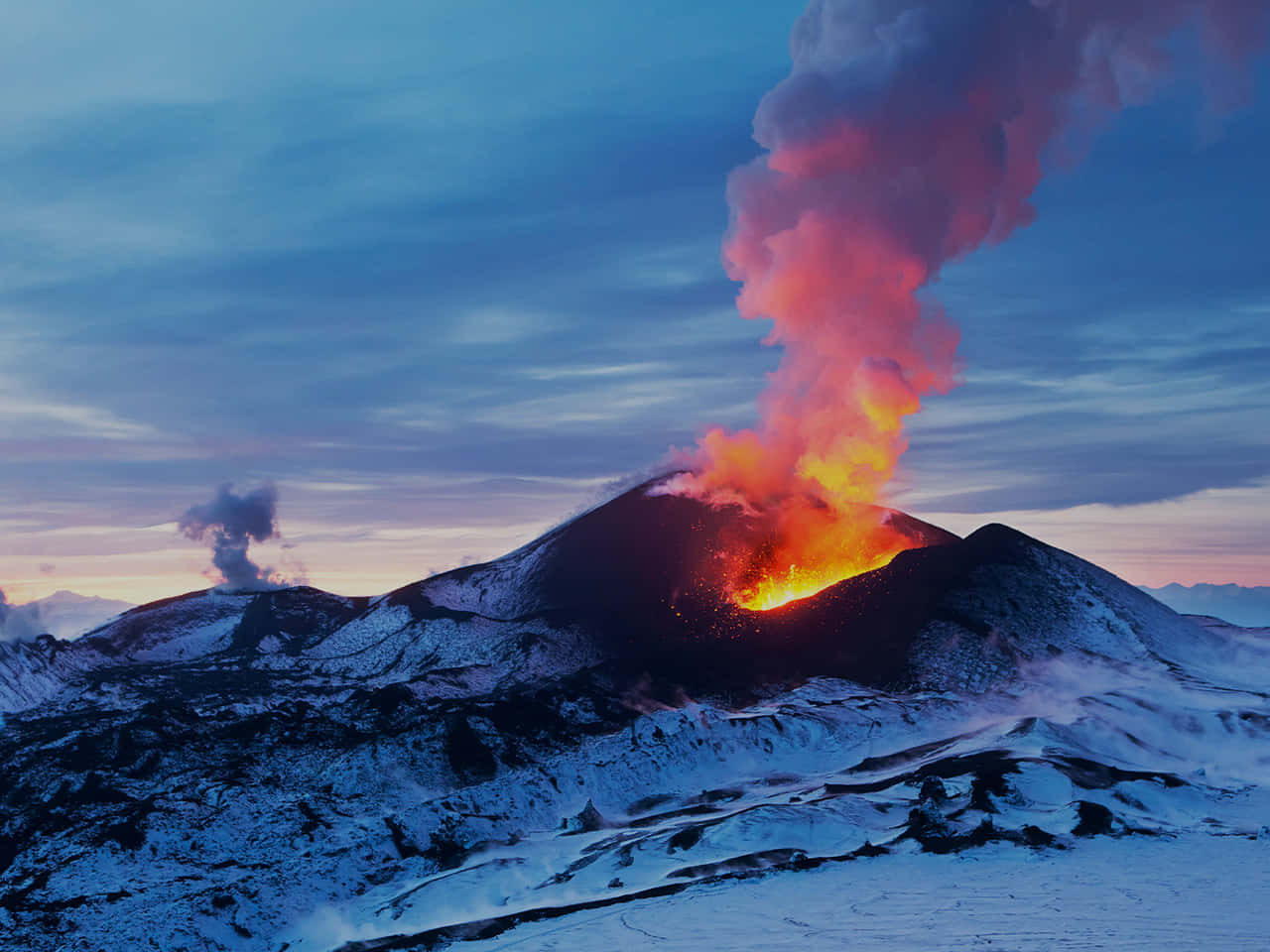 Einmajestätischer Ausblick Auf Die Natürliche Schönheit Eines Aktiven Vulkans