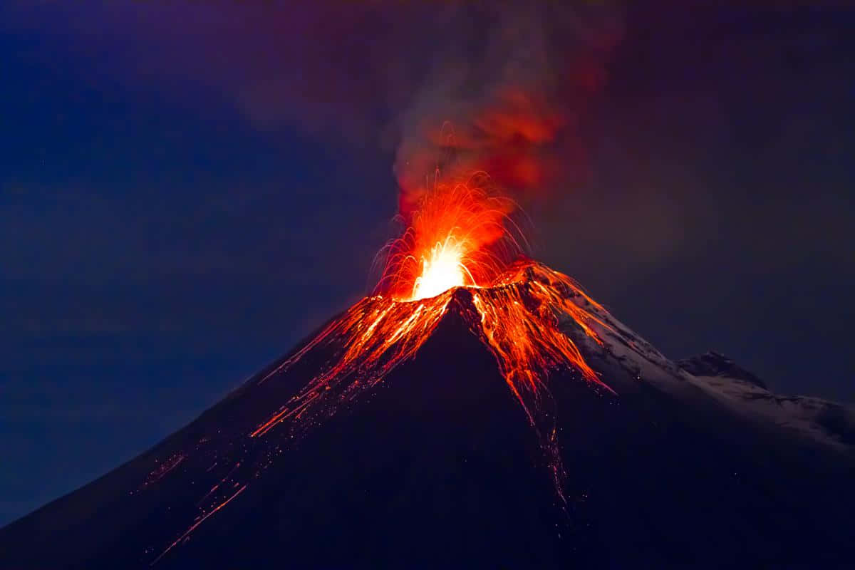 Taen Upptäcktsresa Till Denna Spännande Vulkans Krater