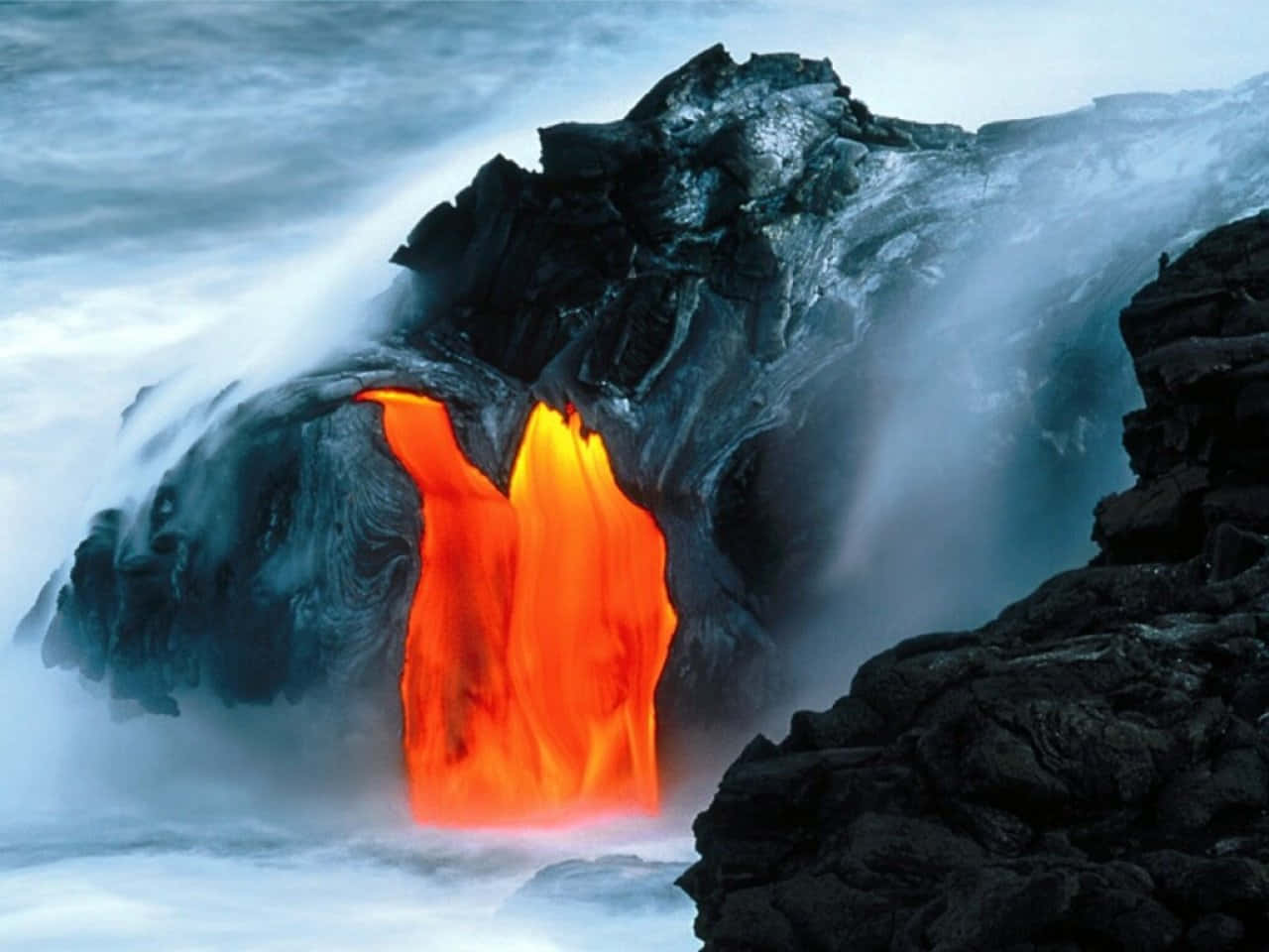 Vulkan,der Giftige Asche Und Rauch Ausspuckt.