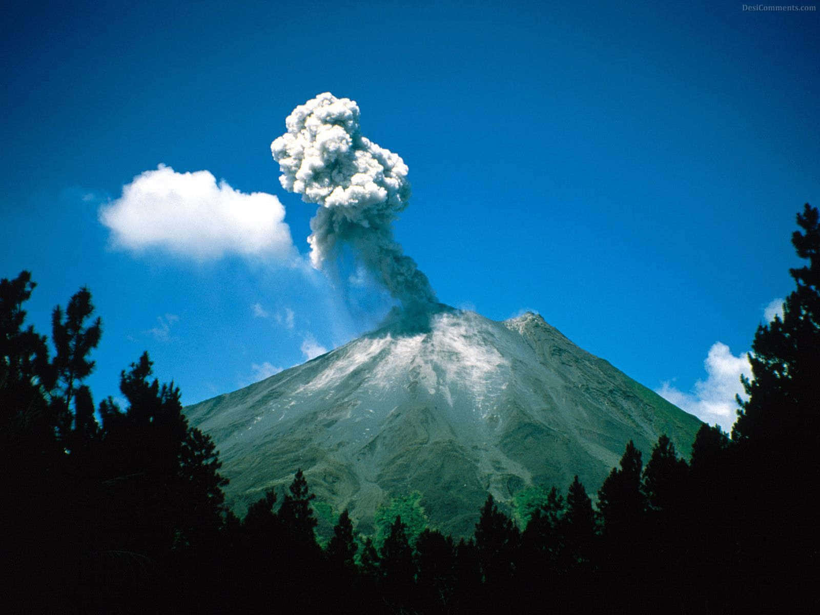 Einfaszinierender Blick Auf Einen Aktiven Vulkan.