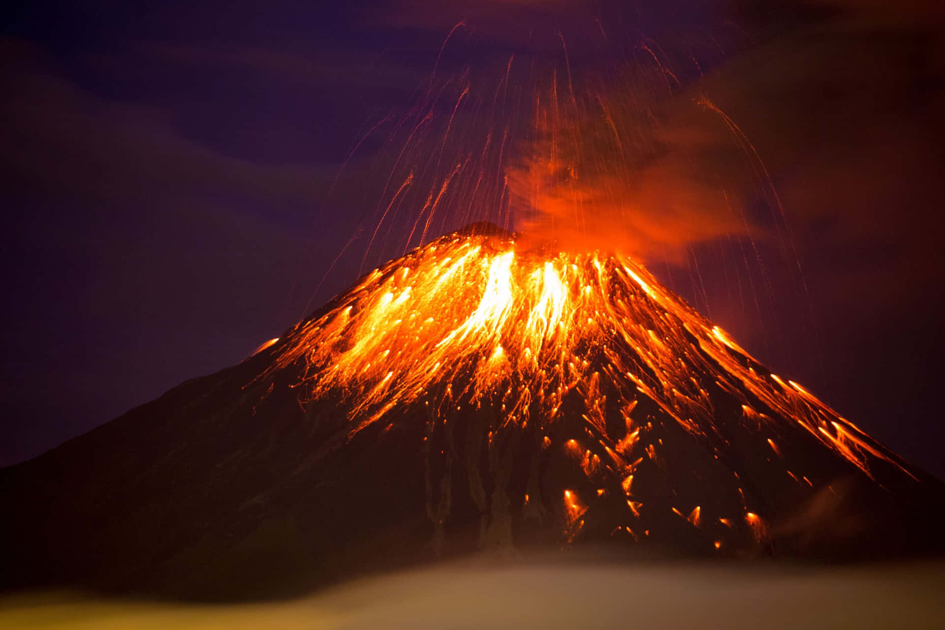 Amajestosa Beleza De Um Vulcão Em Erupção.