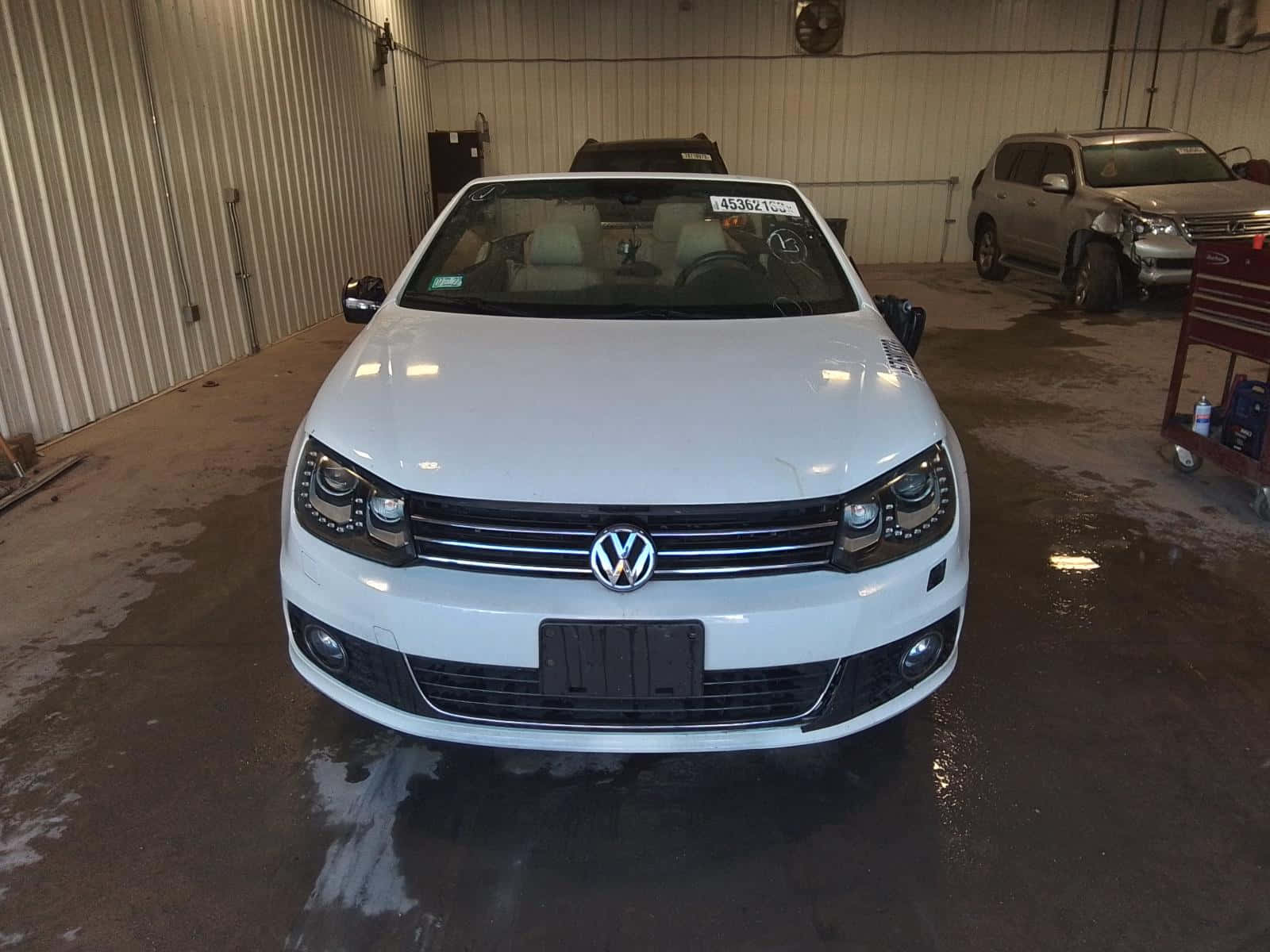 Vue De Face De La Volkswagen Eos Blanche Fond d'écran