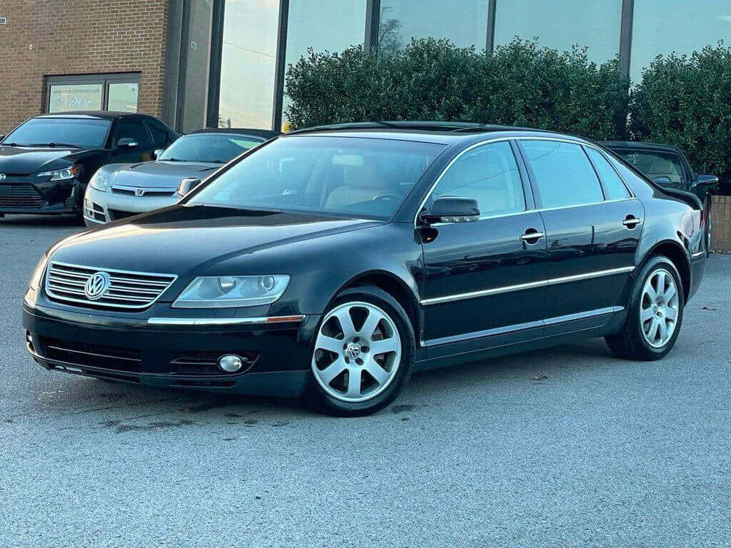 Berline Noire Volkswagen Phaeton Garée Fond d'écran