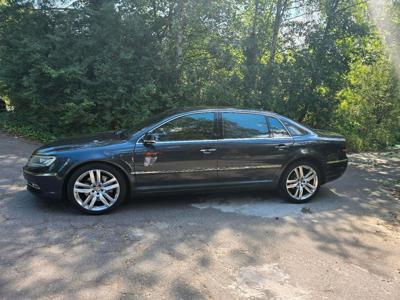 Vue Latérale Noire De La Volkswagen Phaeton Fond d'écran