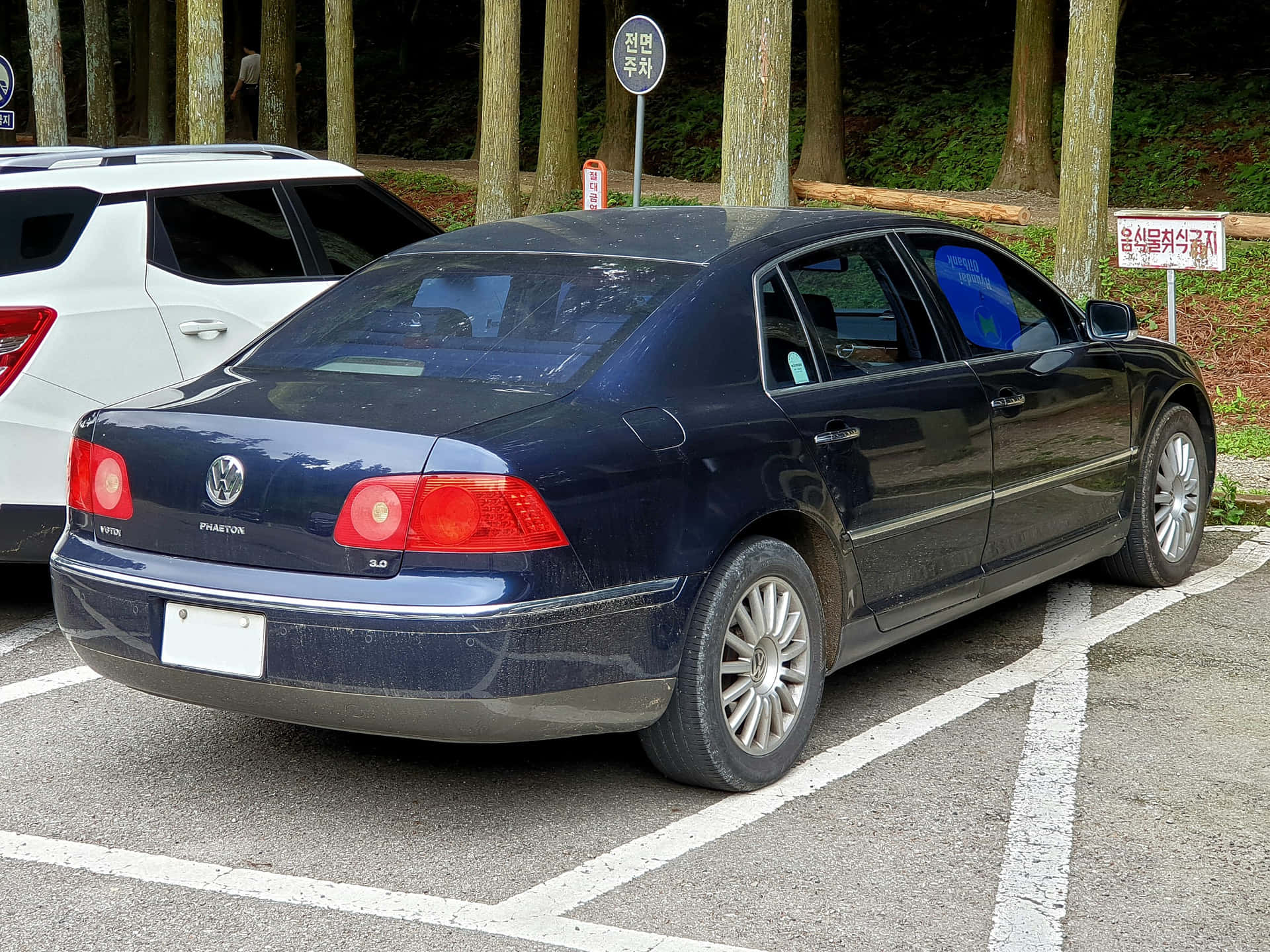 Volkswagen Phaeton Garée En Plein Air Fond d'écran