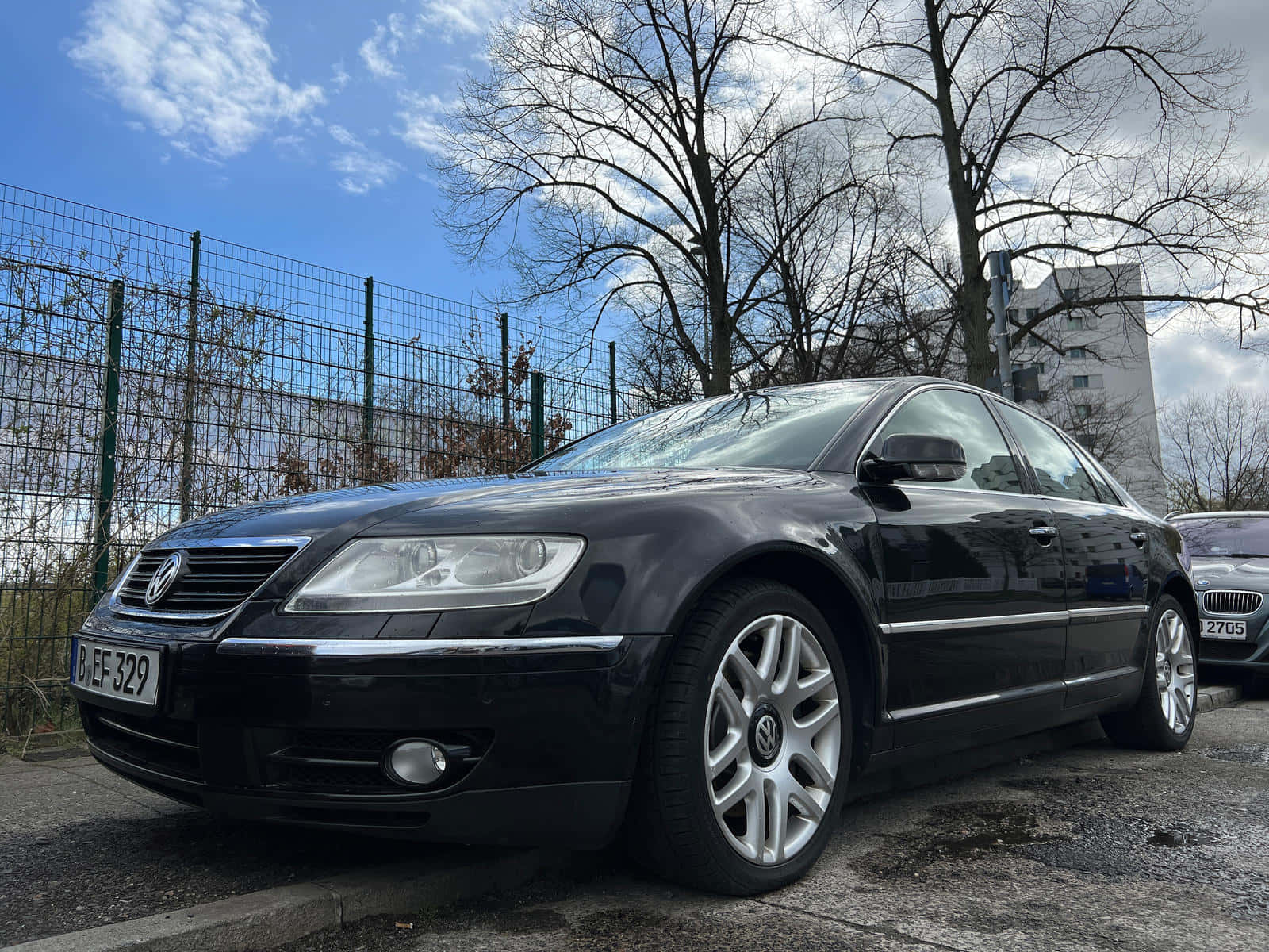 Volkswagen Phaeton Garée En Plein Air Fond d'écran