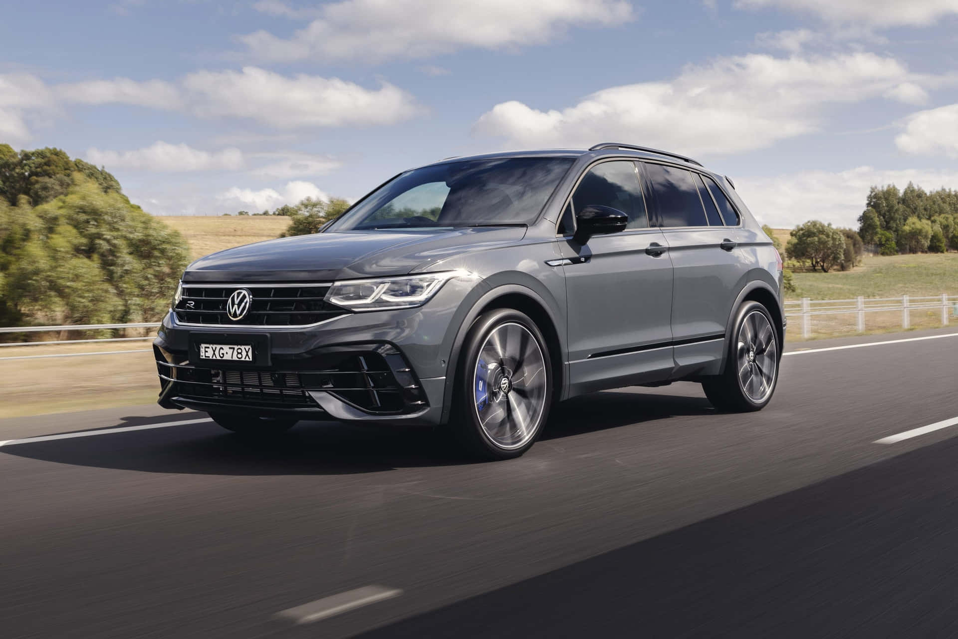 Volkswagen Tiguan Sur La Route Fond d'écran