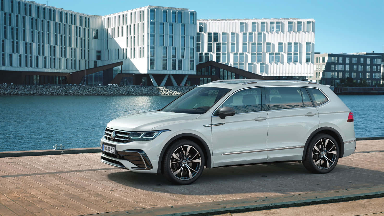 Parking En Bord De Mer De Volkswagen Tiguan Fond d'écran