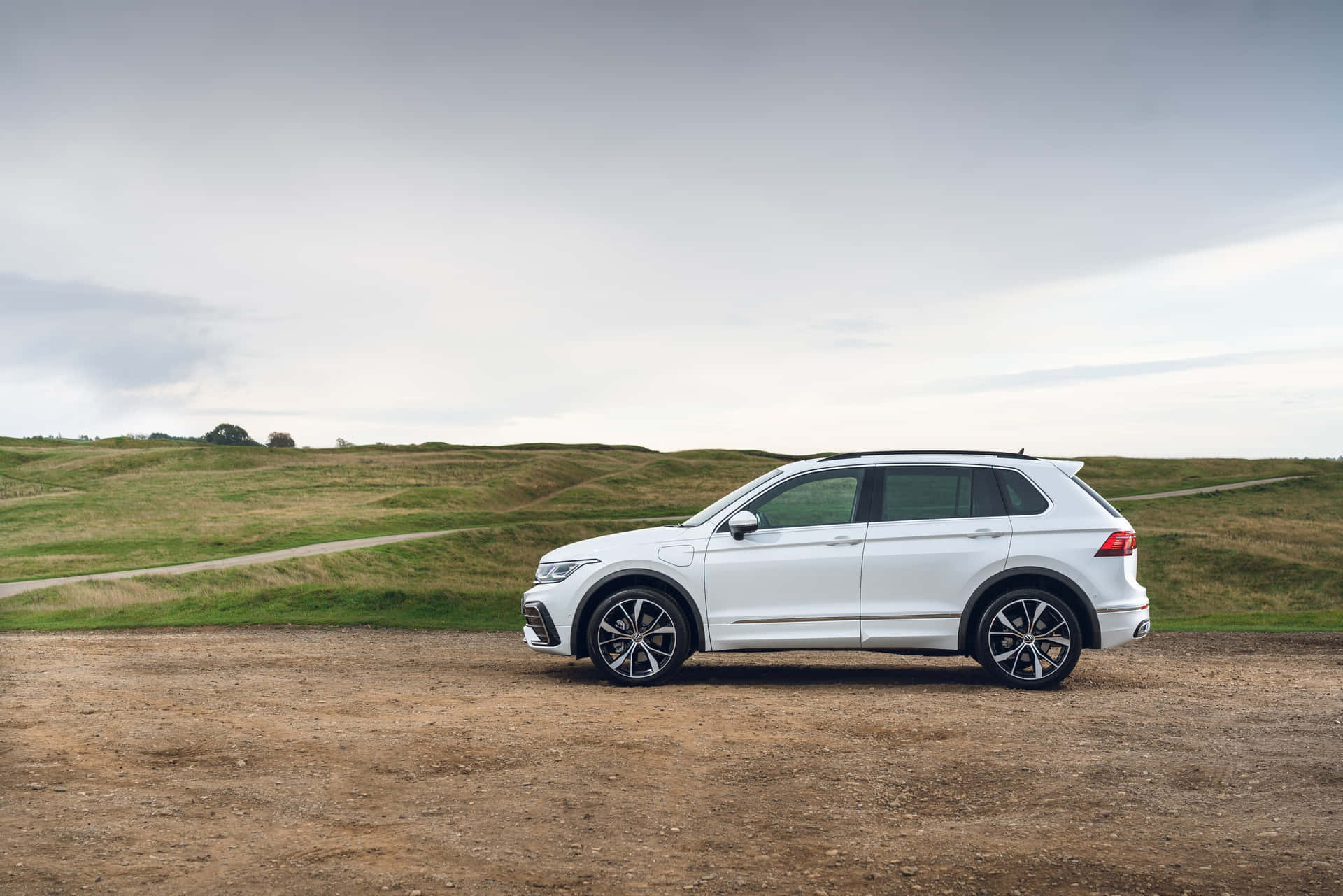 Volkswagen Tiguan Vue Latérale Blanche Fond d'écran