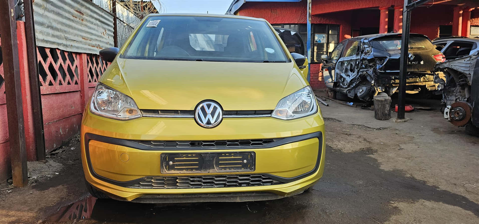 Volkswagen Up Kuning Tampak Depan Wallpaper