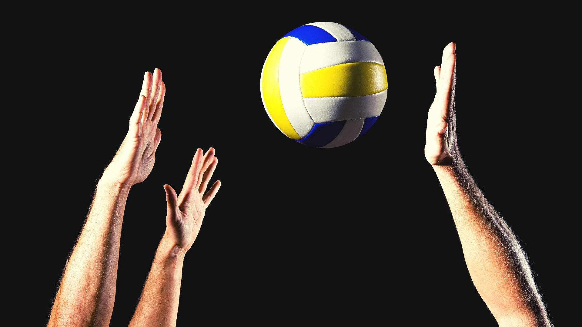En volleyball er i hænderne på to personer. Wallpaper
