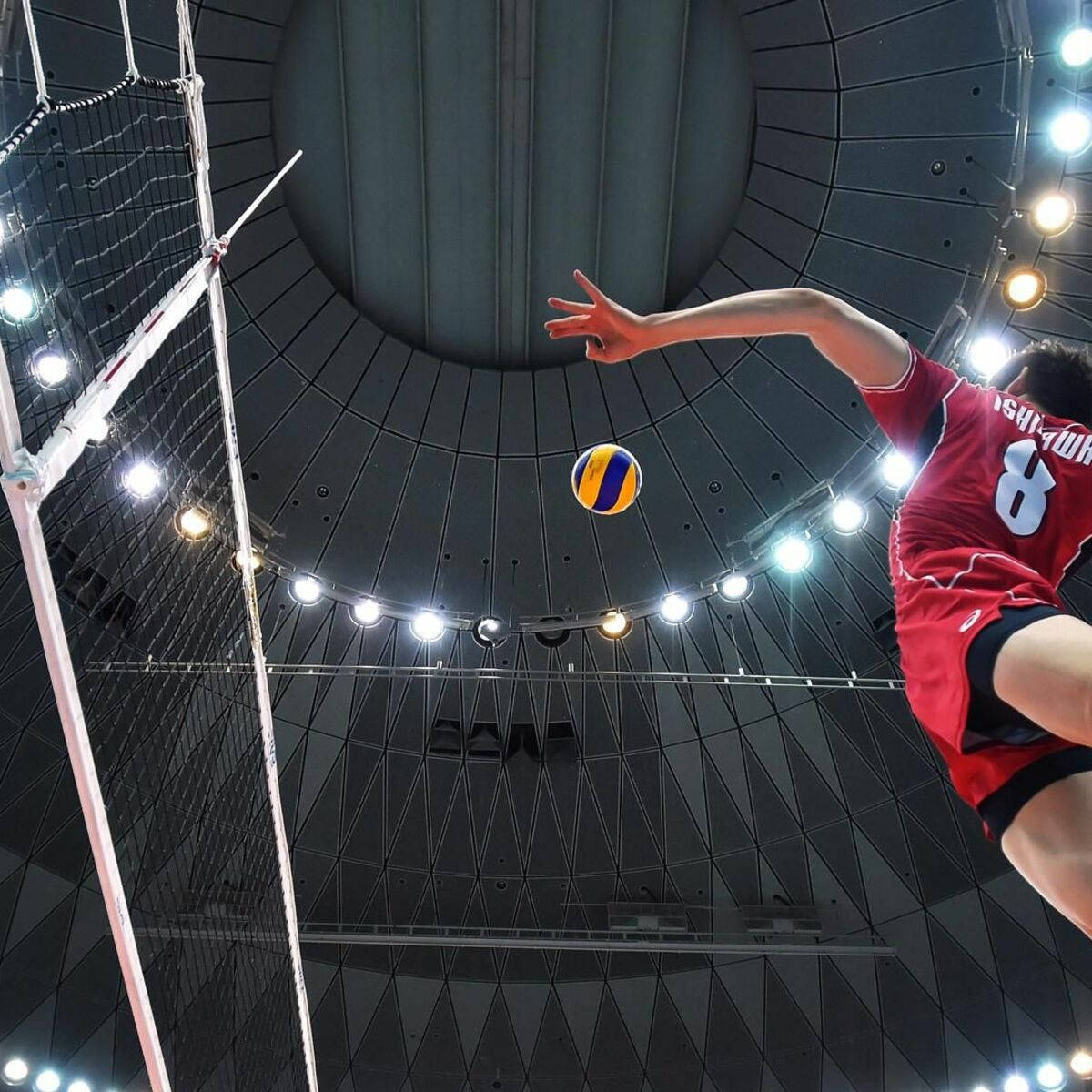 Einintensives Volleyballspiel Direkt Auf Ihrem Laptop Wallpaper