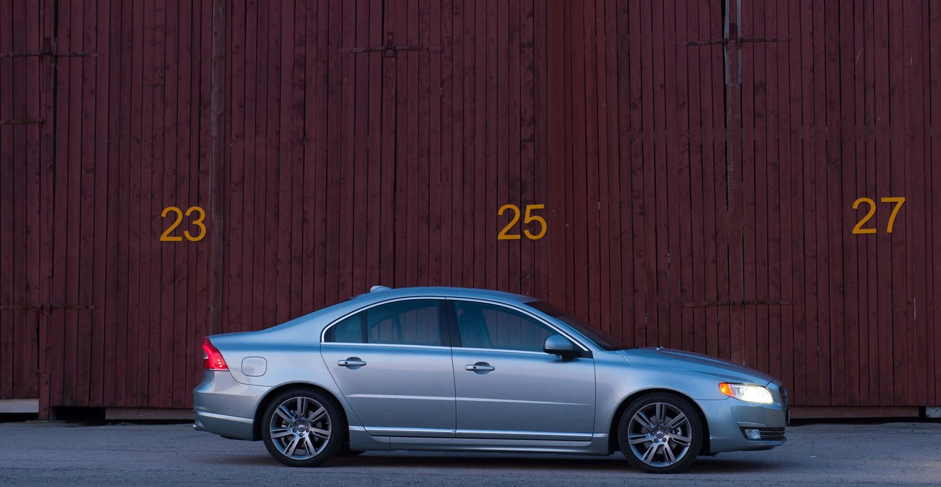 Volvo S80 - Luxury And Elegance In Motion Wallpaper