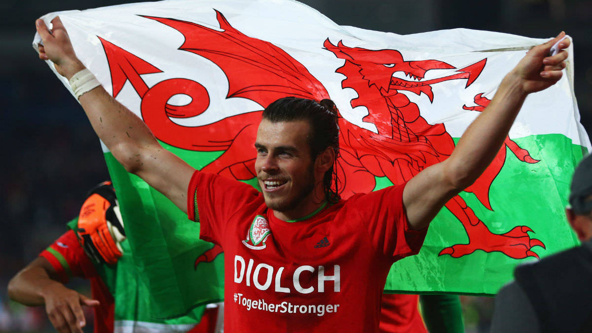Wales National Football Team Gareth With Welsh Flag