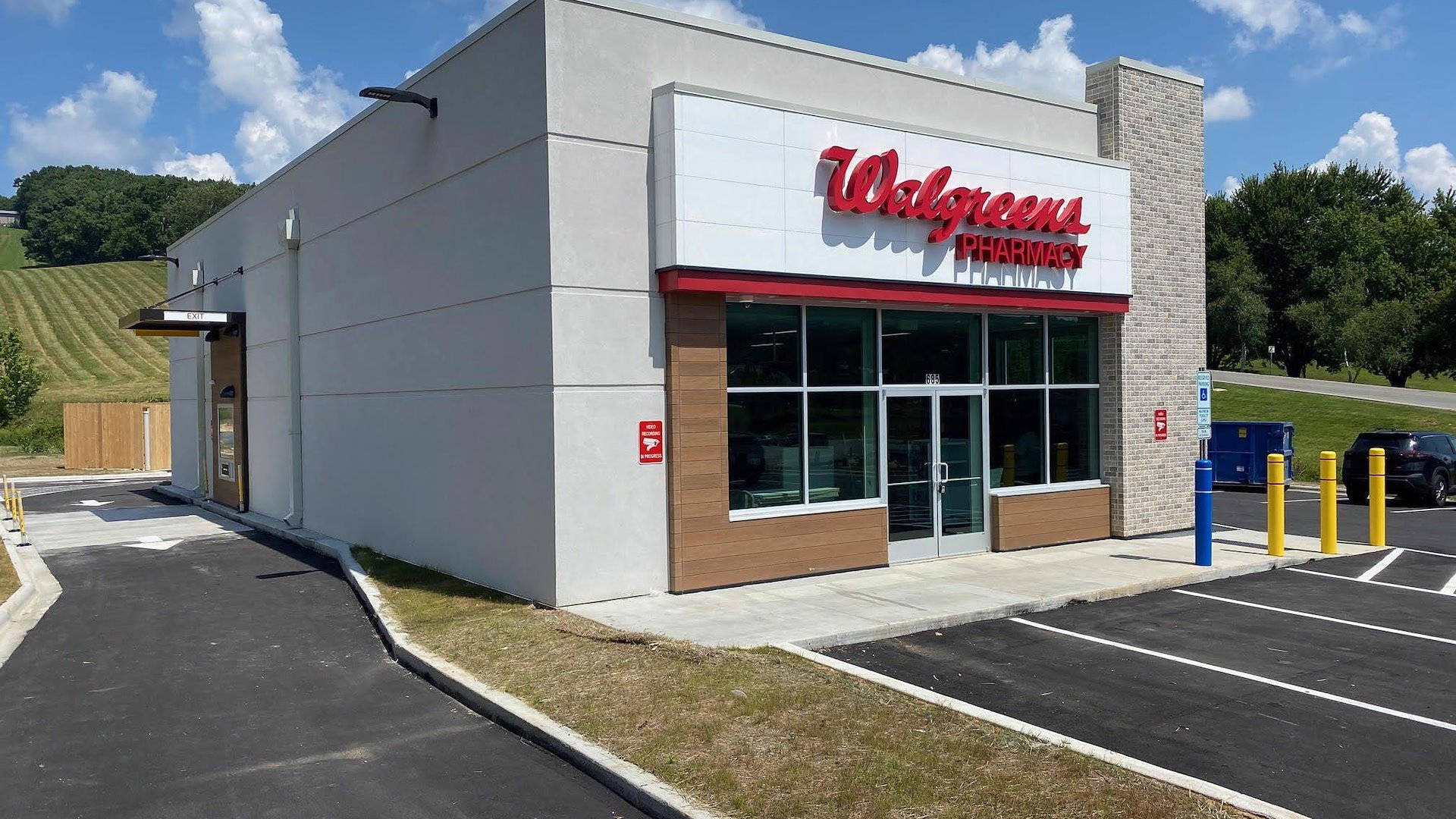 Walgreens Pharmacy Store Daytime Picture