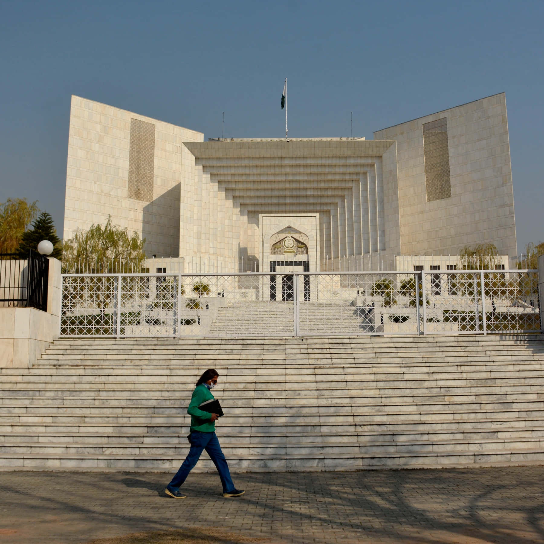 Paseandofrente Al Edificio De La Corte Suprema De Pakistán Fondo de pantalla