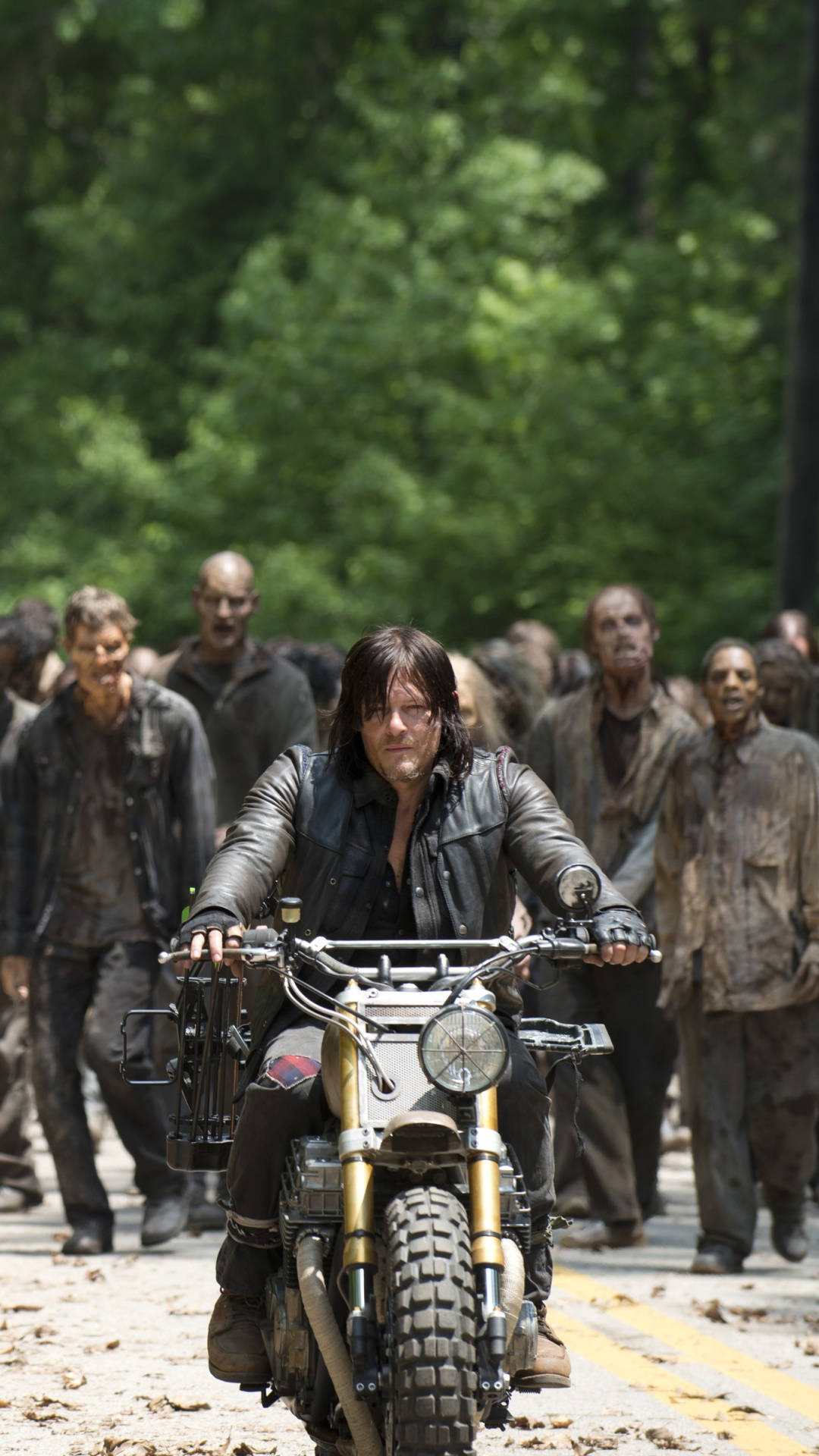 Klar til zombie apokalypse med Daryl Dixon fra The Walking Dead Wallpaper