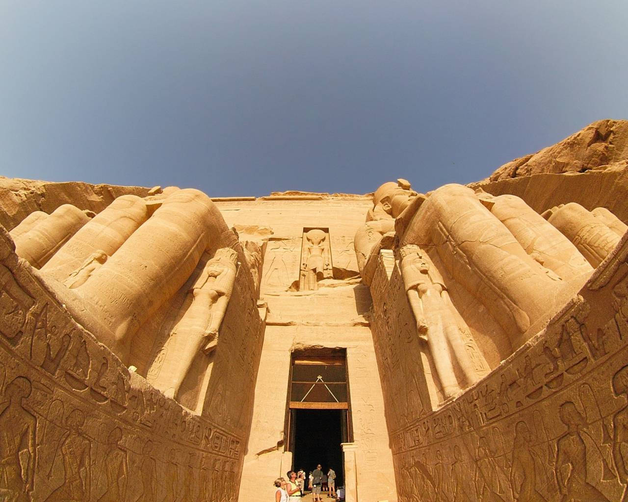 Walkway Through The Temples Of Abu Simbel Wallpaper