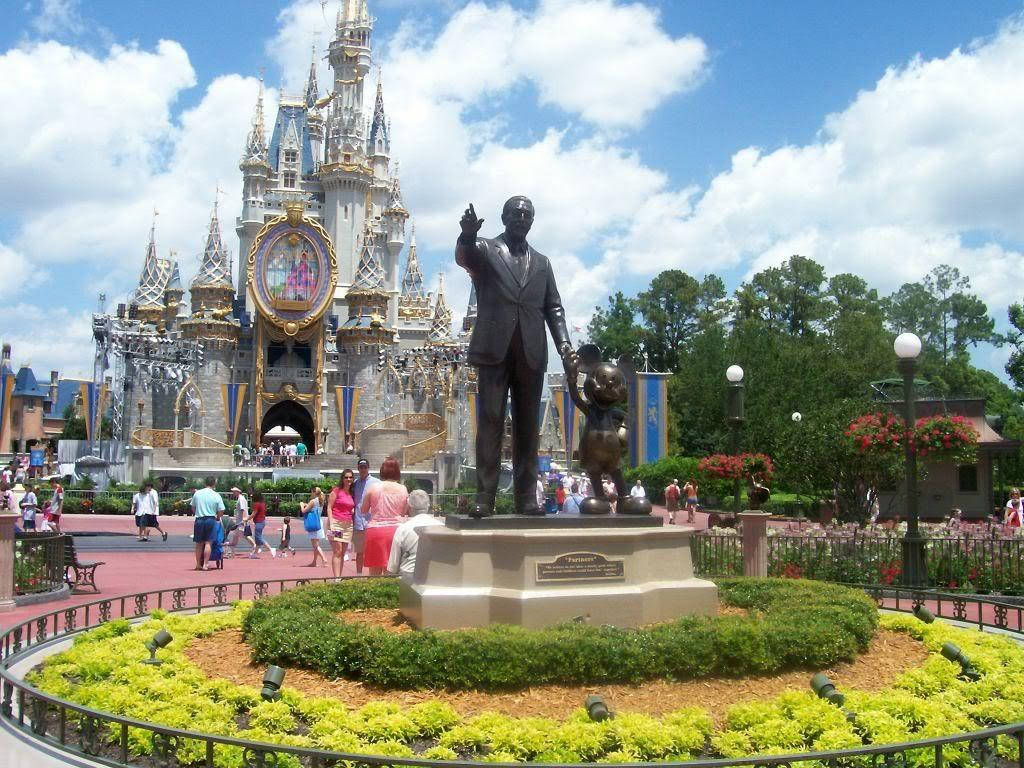 Walt Disney World Iconic Duo Wallpaper