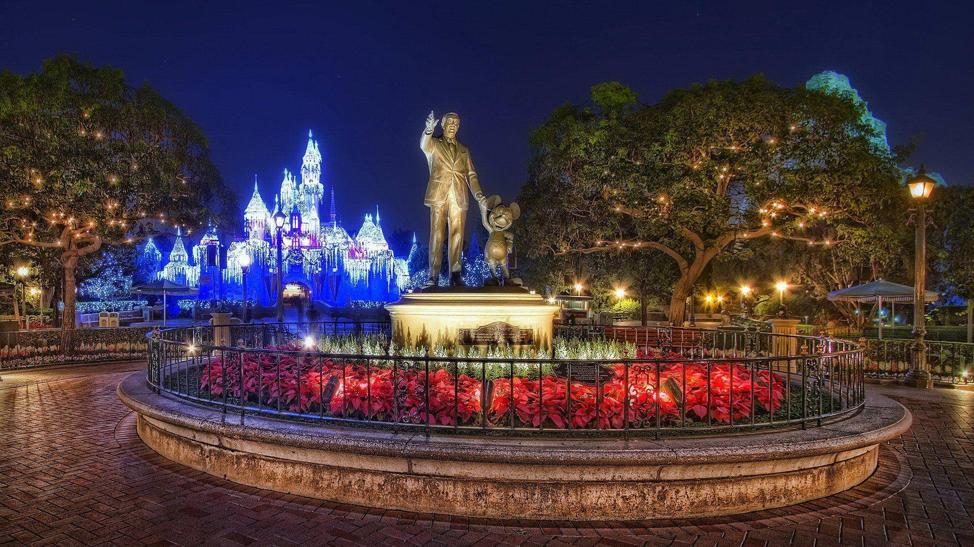 Walt Disney World Statue At Night Wallpaper