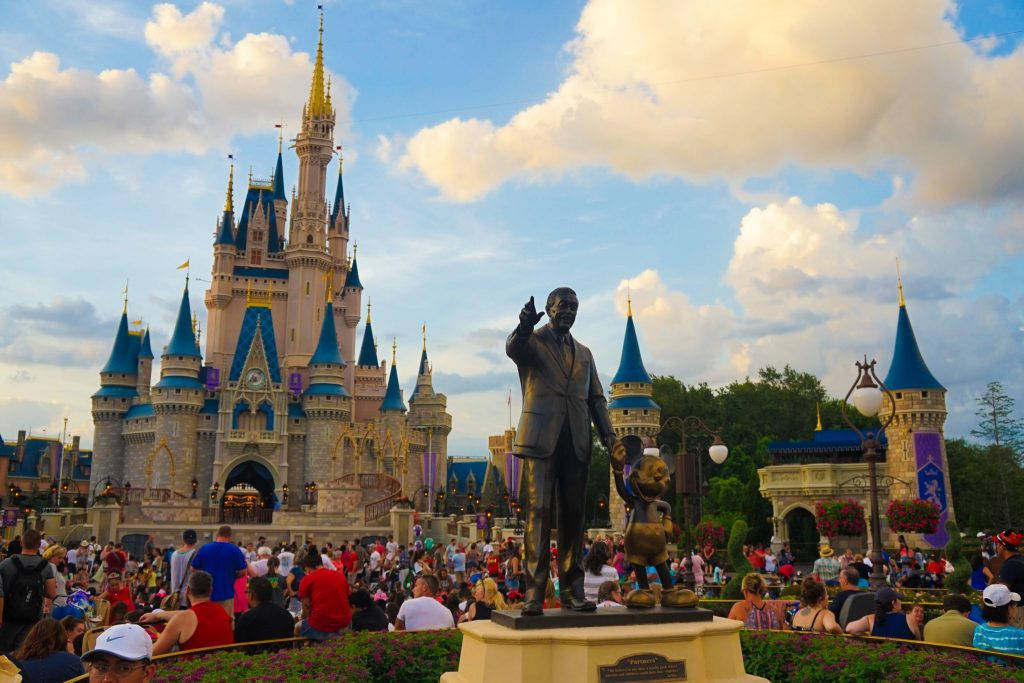 Walt Disneyworld Statue And Castle Wallpaper