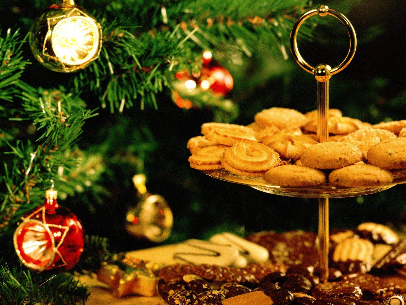 Warm Christmas Festive Cookies With Christmas Tree Wallpaper