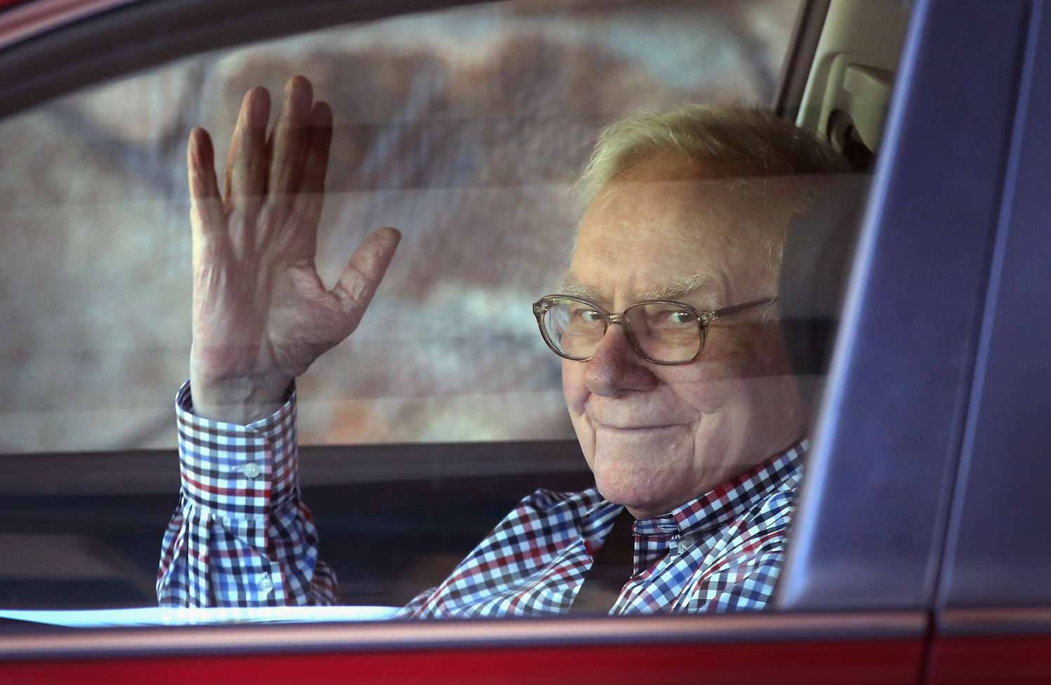 Warren Buffett American Billionaire Waving From Car Photo Wallpaper