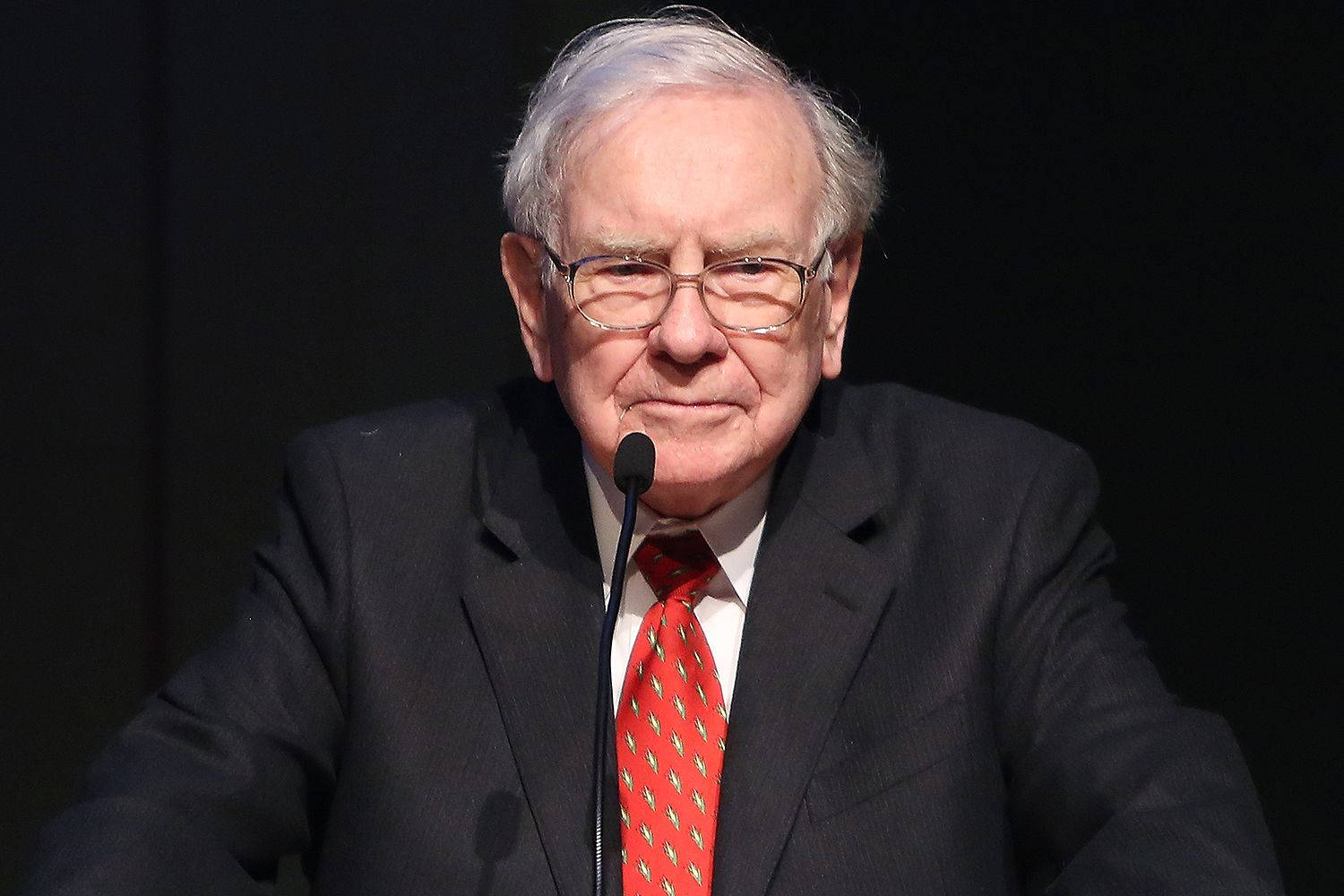 The Oracle of Omaha, Warren Buffett at a Business Conference Wallpaper