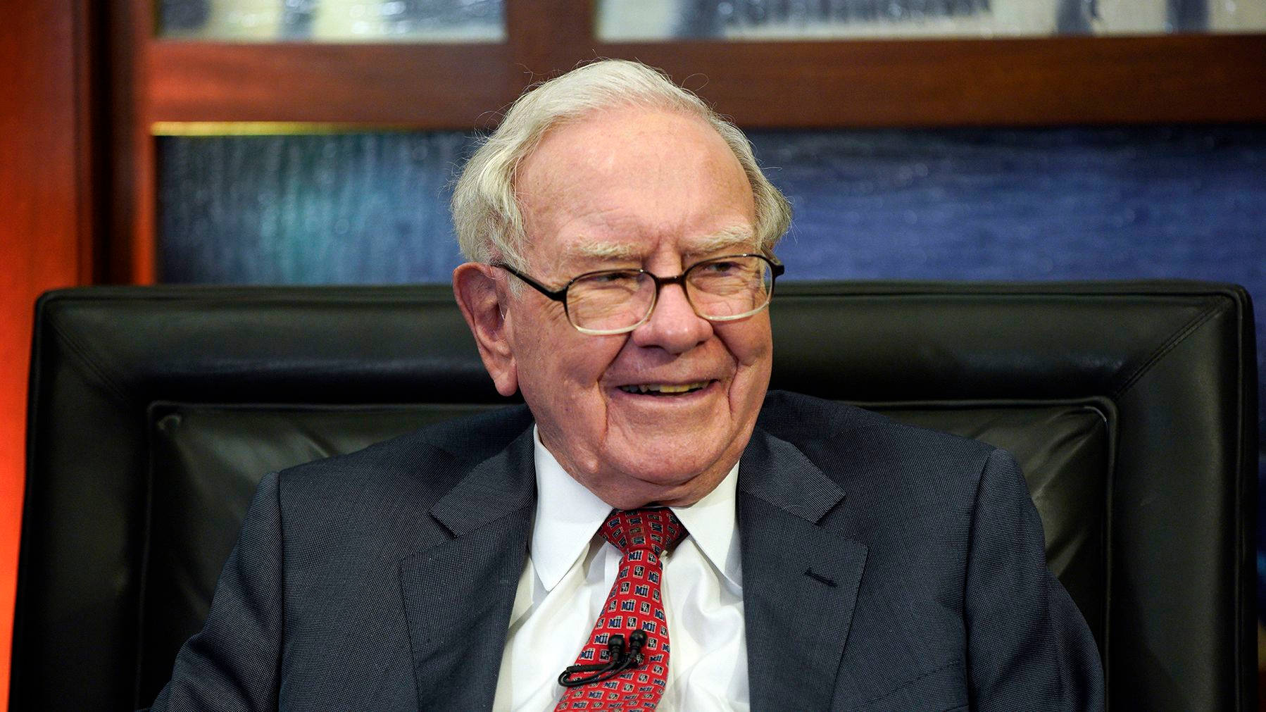 Warren Buffett Happy Smiling Photography Wallpaper
