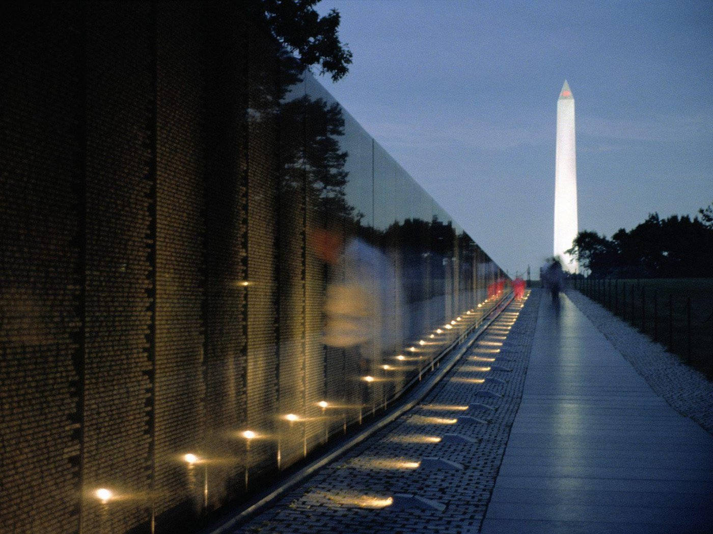 Majestic view of memorials in Washington DC Wallpaper