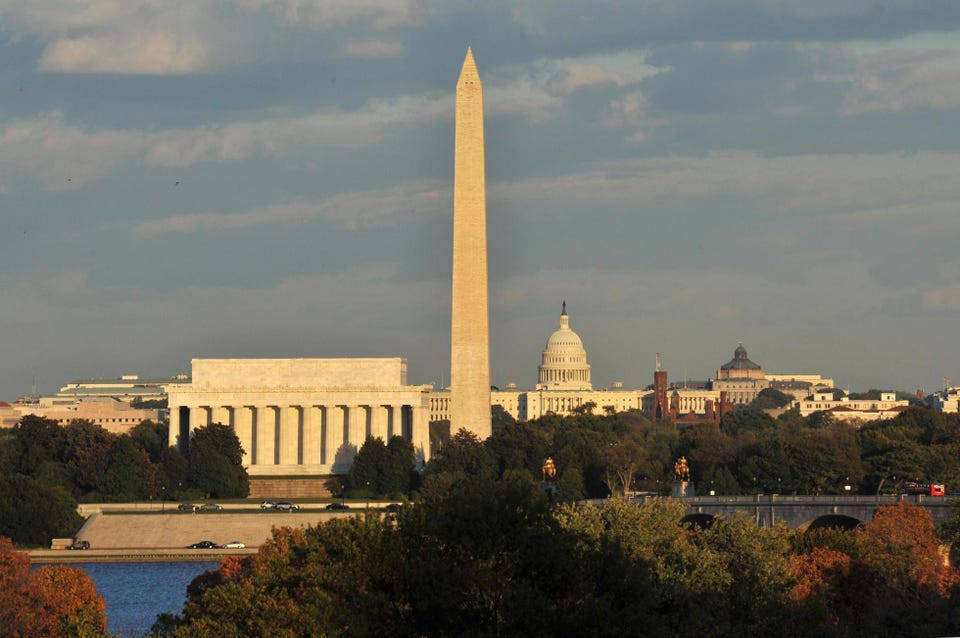 Monumentoa Washington Y Otros Edificios Fondo de pantalla