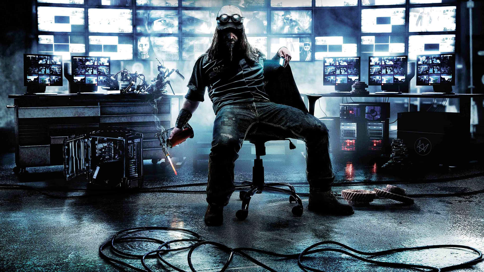 En mand sidder i en stol med en computerskærm foran ham. Wallpaper