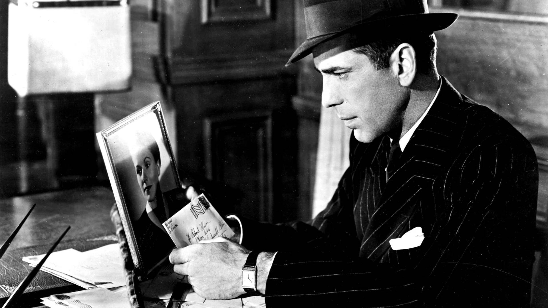 Watching Humphrey Bogart Wallpaper