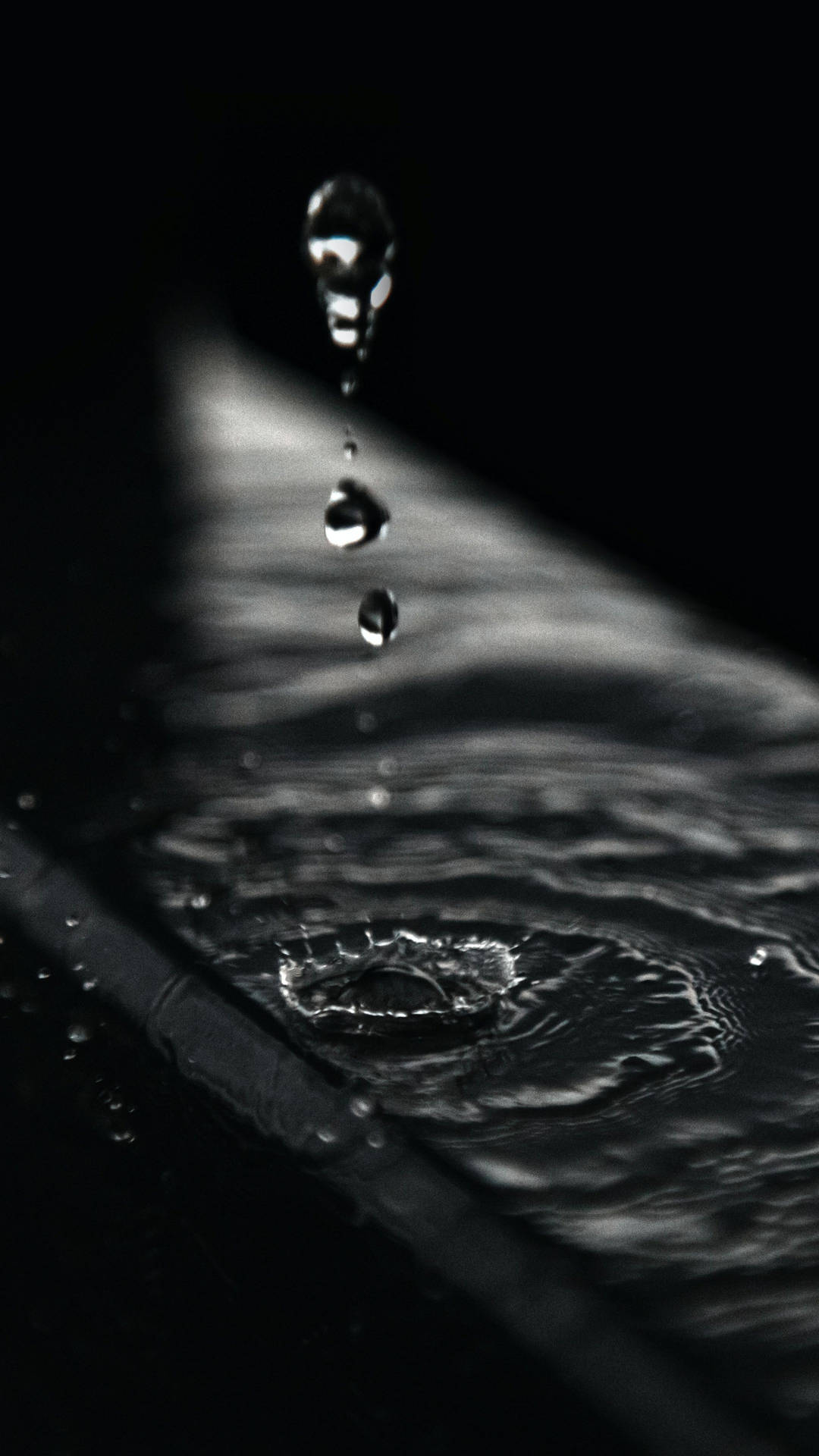 Water Droplets 4k Ultra Hd Dark Phone Wallpaper