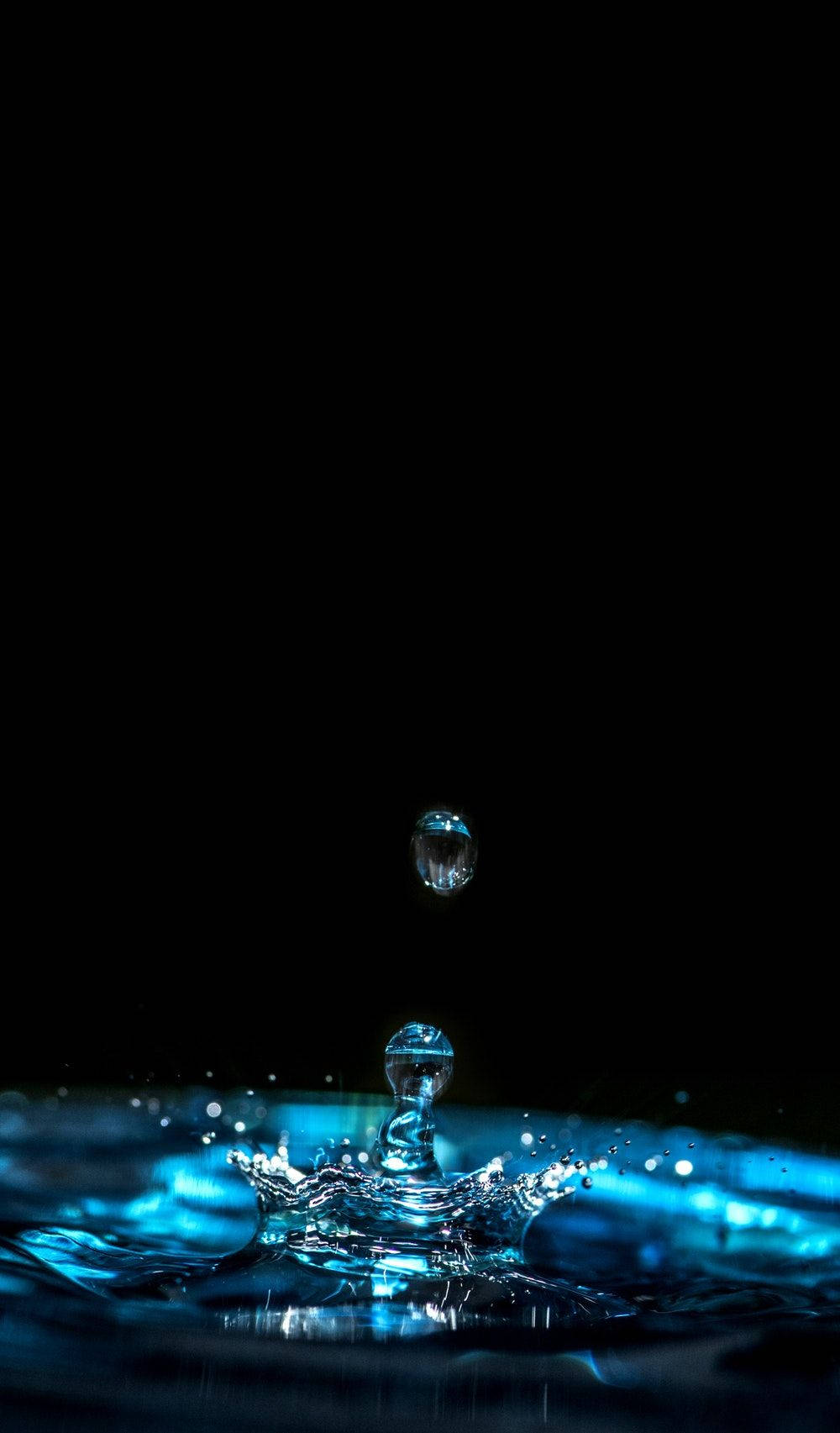 Estéticade Gota De Agua En Azul Oscuro Hd Fondo de pantalla