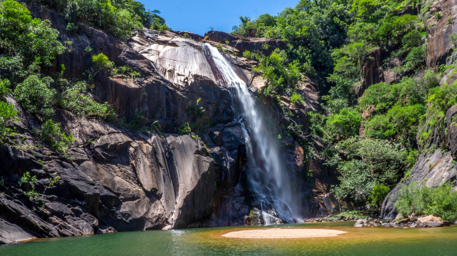 Waterfall In Sao Paulo Background