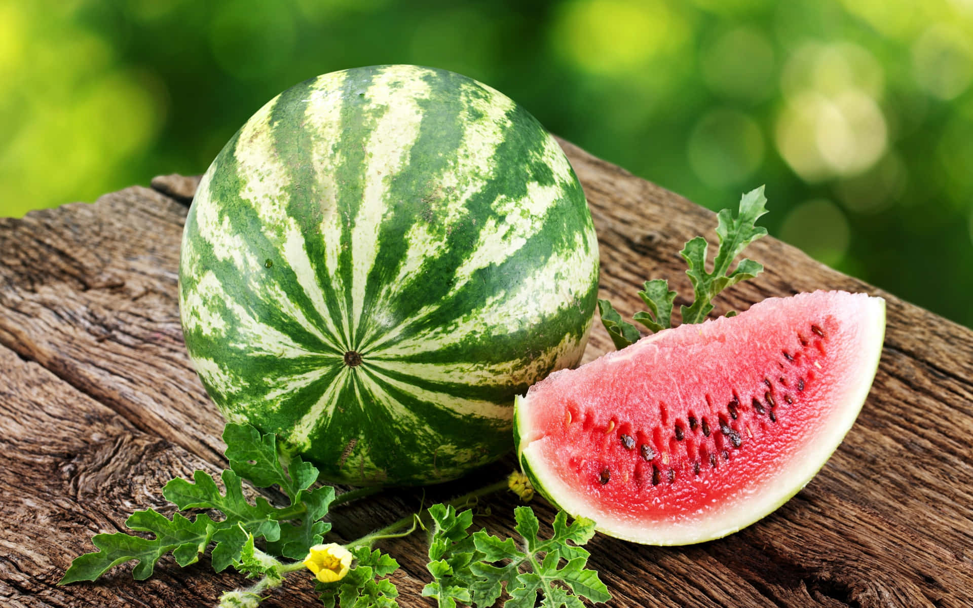 Atemberaubenderhintergrund Mit Geschnittenen Und Ungeschnittenen Wassermelonen