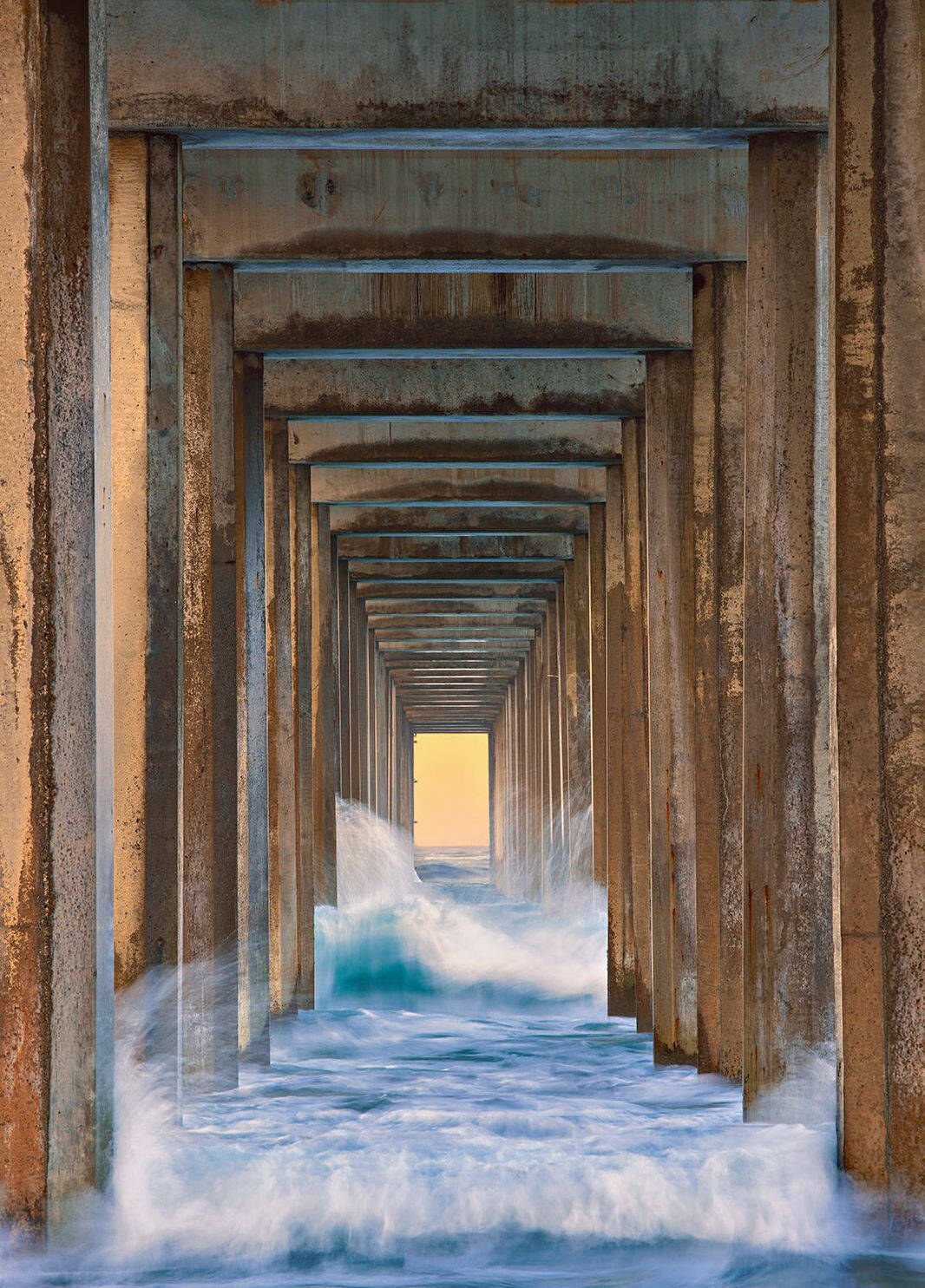 Waves Crashing Onto San Diego Pier Wallpaper