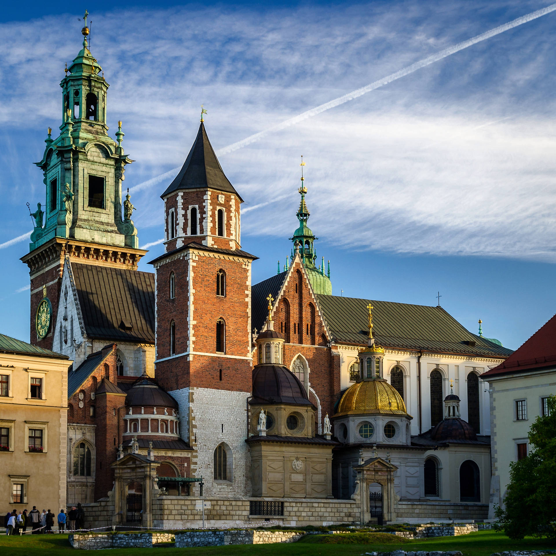 Majestic view of Wawel Cathedral in Poland Wallpaper