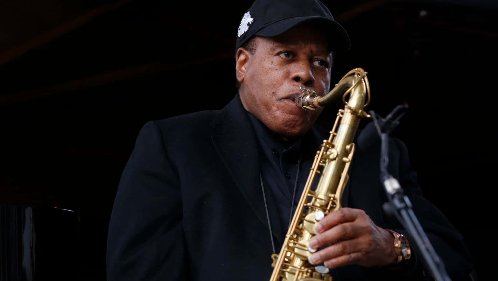 Wayne Shorter performing on stage Wallpaper