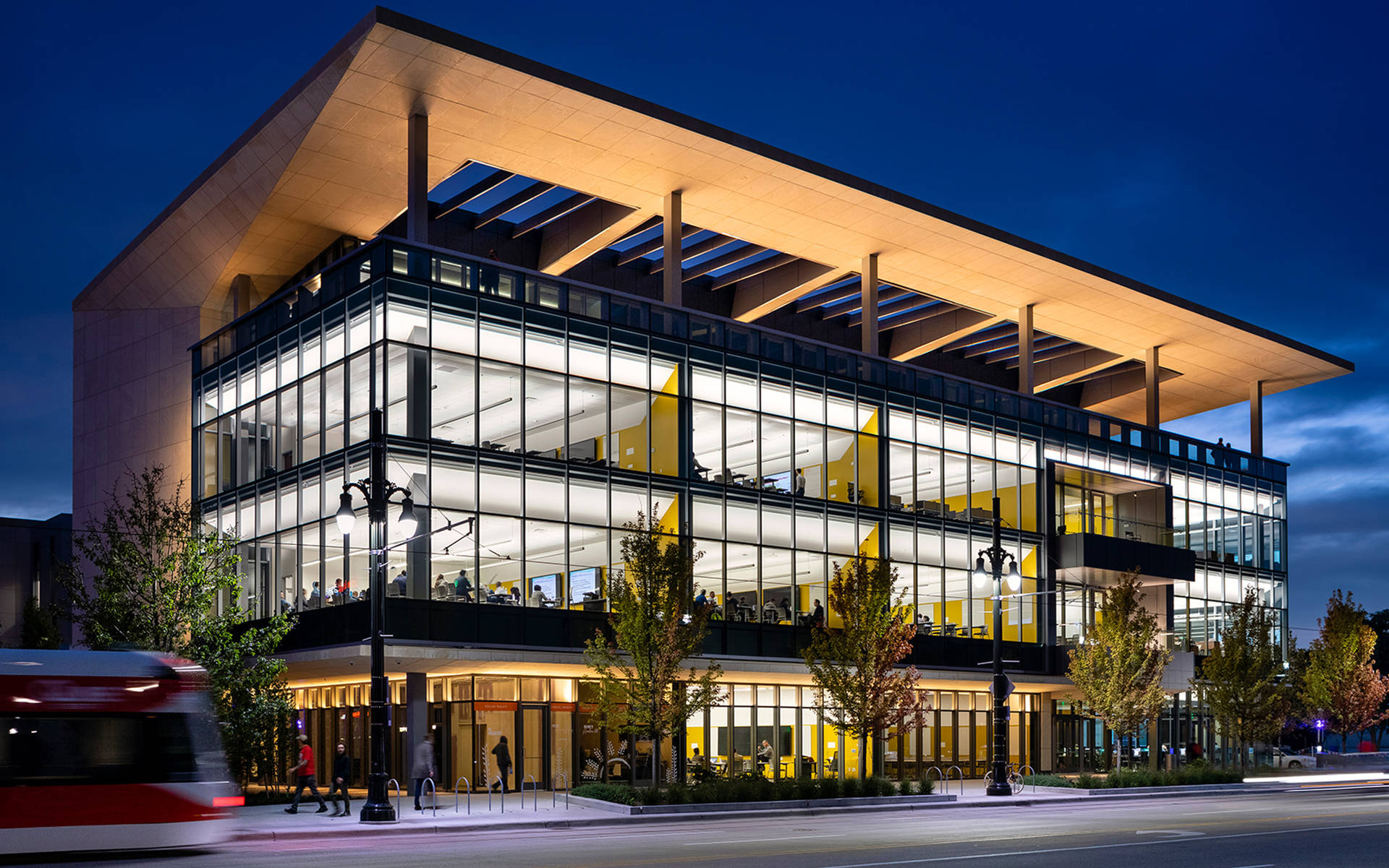 Wayne State University's Mike Ilitch School of Business at dusk. Wallpaper