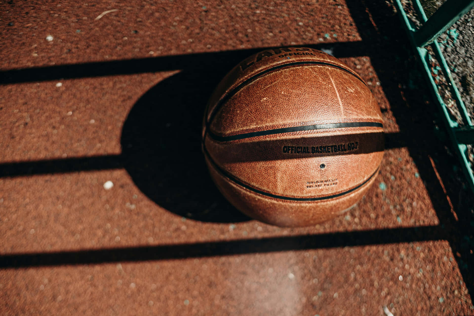 Versleten Basketbal Op Veld Achtergrond