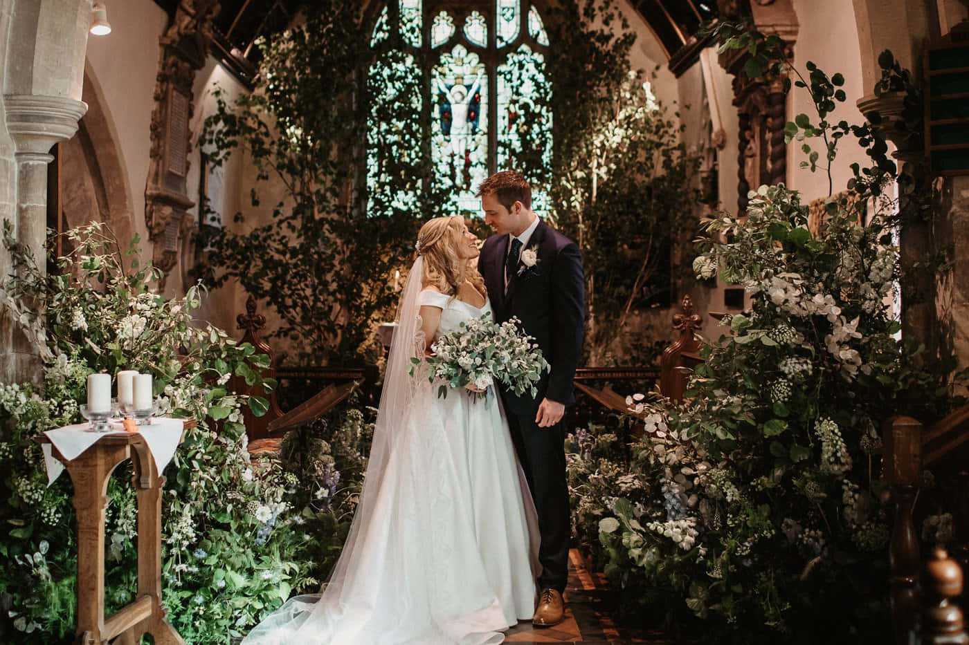 A rustic and romantic wedding scene, the perfect backdrop for a special day