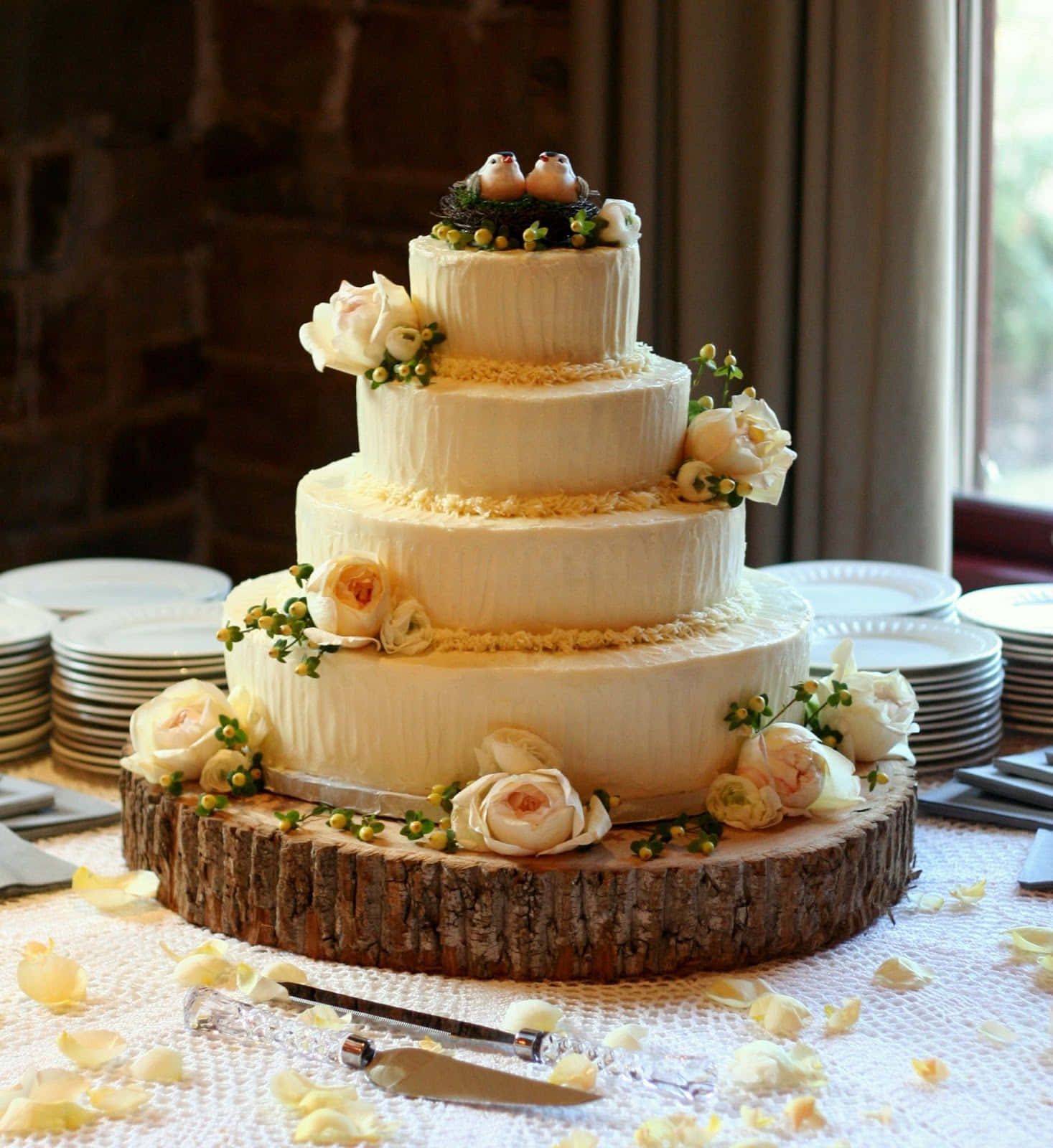 Enbröllopstårta På Ett Bord